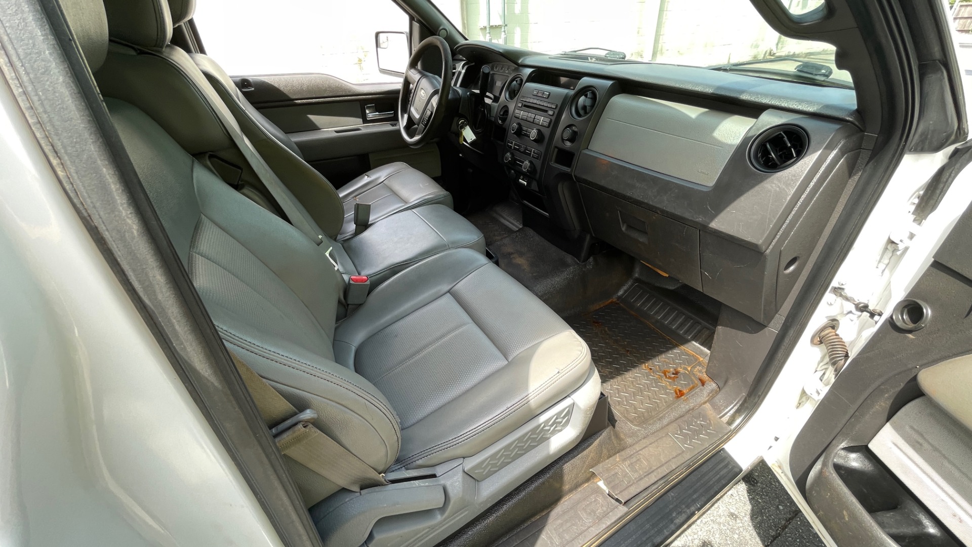 Used 2013 Ford F-150 XL / 2WD / V6 / AUTO / LONG BED / 145IN WB / WT / ROOF RACK / AUX TANK for sale Sold at Formula Imports in Charlotte NC 28227 24