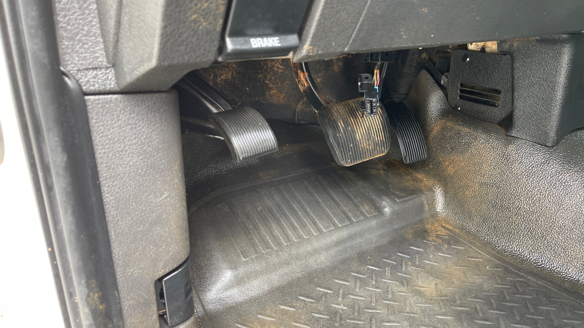 Used 2013 Ford F-150 XL / 2WD / V6 / AUTO / LONG BED / 145IN WB / WT / ROOF RACK / AUX TANK for sale Sold at Formula Imports in Charlotte NC 28227 30