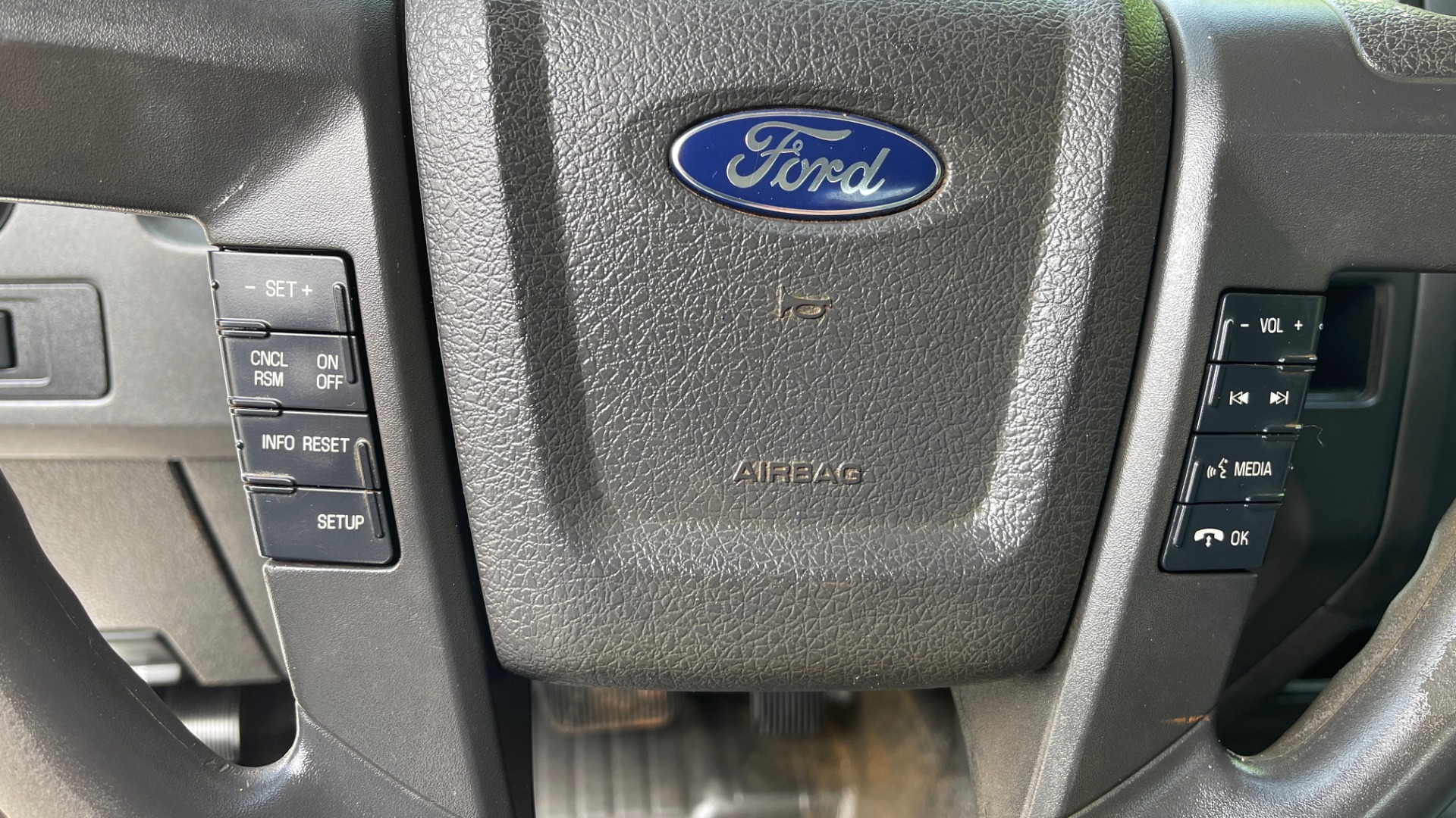 Used 2013 Ford F-150 XL / 2WD / V6 / AUTO / LONG BED / 145IN WB / WT / ROOF RACK / AUX TANK for sale Sold at Formula Imports in Charlotte NC 28227 32