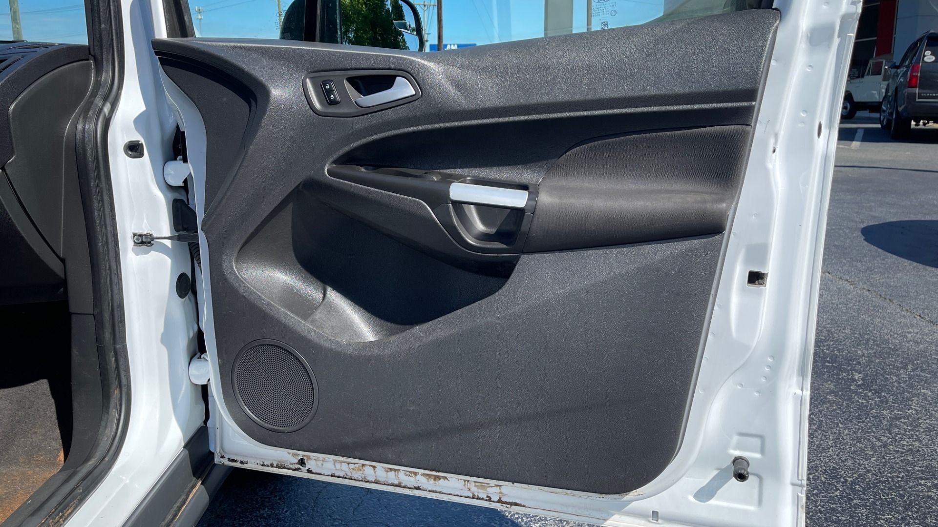 Used 2015 Ford TRANSIT CONNECT XLT CARGO VAN LWB / 2.5L 4-CYL / 6-SPD AUTO / ROOF RACK for sale Sold at Formula Imports in Charlotte NC 28227 44
