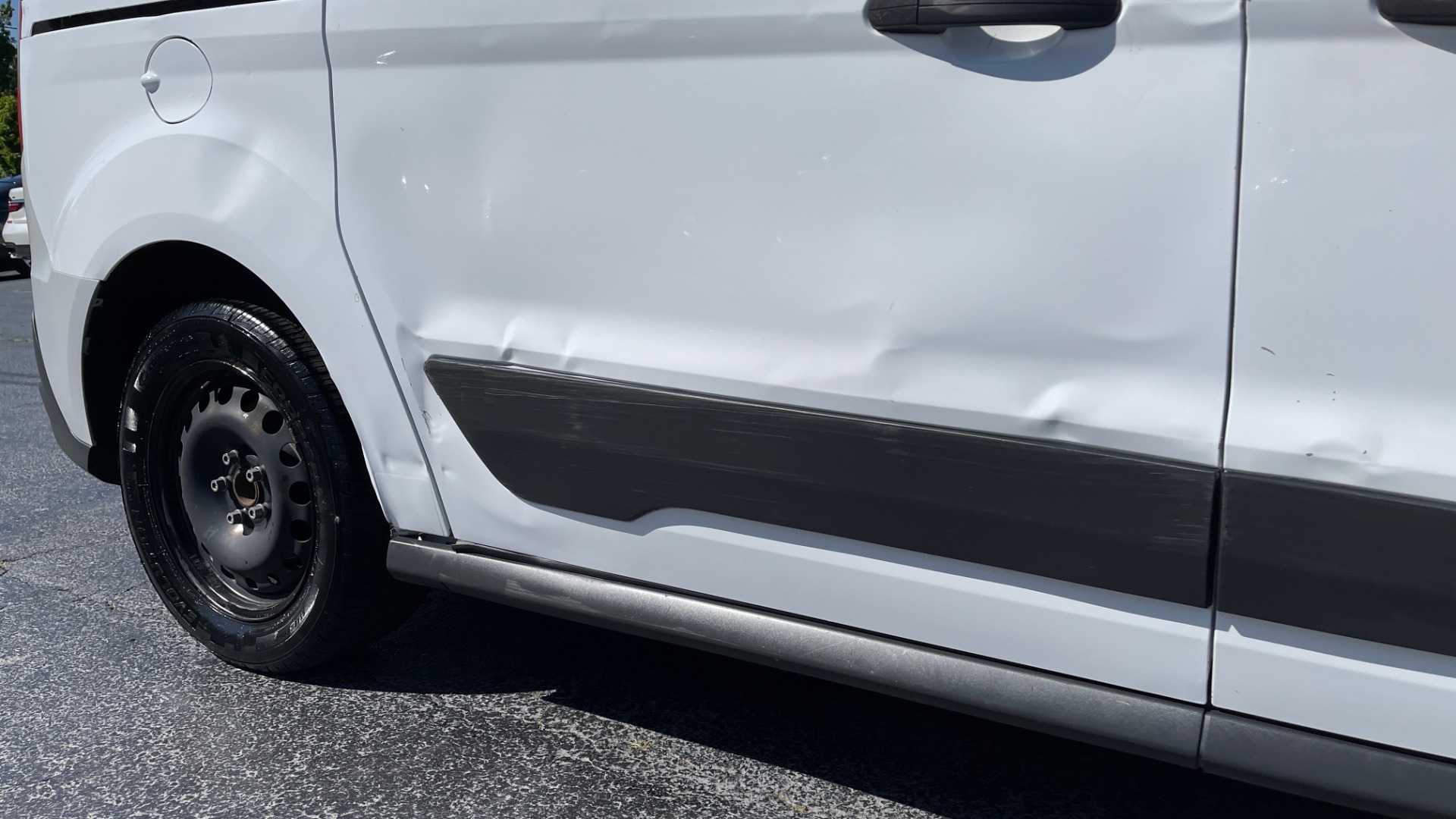 Used 2015 Ford TRANSIT CONNECT XLT CARGO VAN LWB / 2.5L 4-CYL / 6-SPD AUTO / ROOF RACK for sale Sold at Formula Imports in Charlotte NC 28227 47