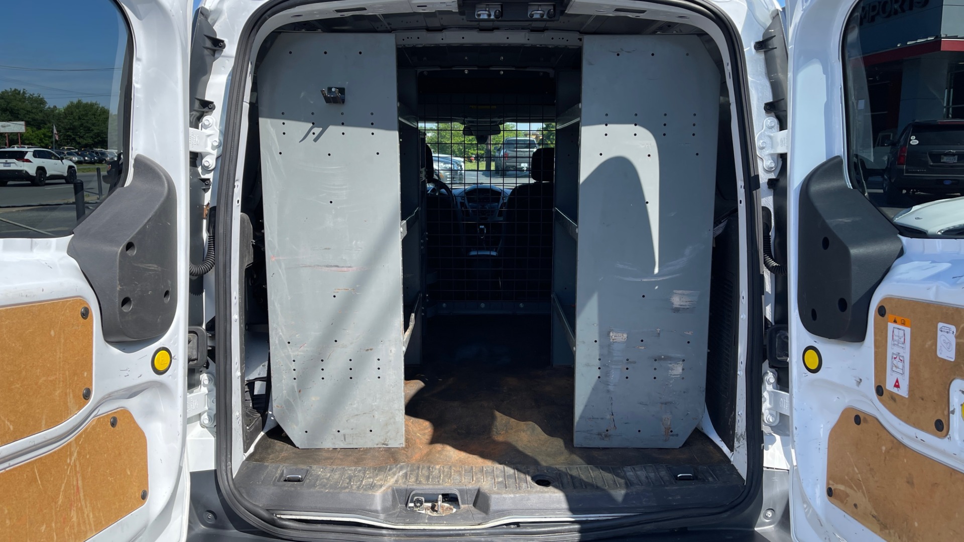 Used 2015 Ford TRANSIT CONNECT XLT CARGO VAN LWB / 2.5L 4-CYL / 6-SPD AUTO / ROOF RACK for sale Sold at Formula Imports in Charlotte NC 28227 54