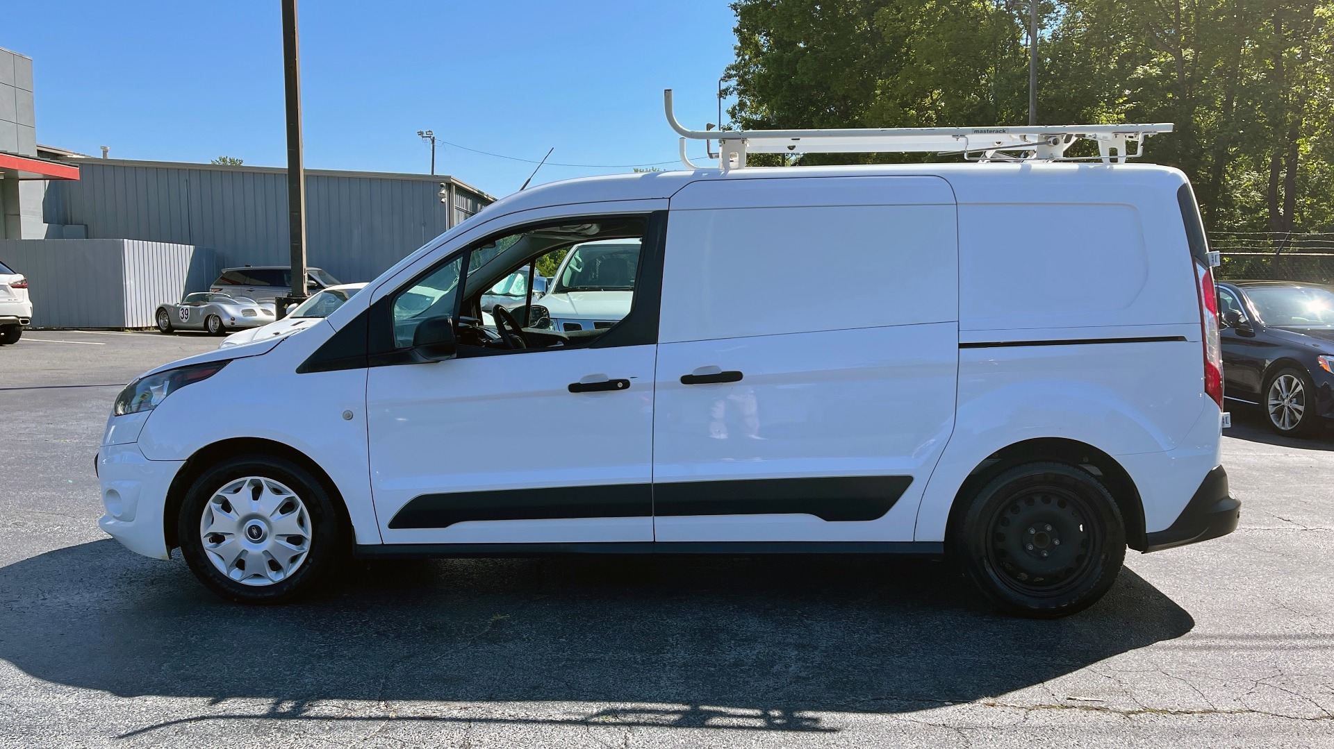 Used 2015 Ford TRANSIT CONNECT XLT CARGO VAN LWB / 2.5L 4-CYL / 6-SPD AUTO / ROOF RACK for sale Sold at Formula Imports in Charlotte NC 28227 6