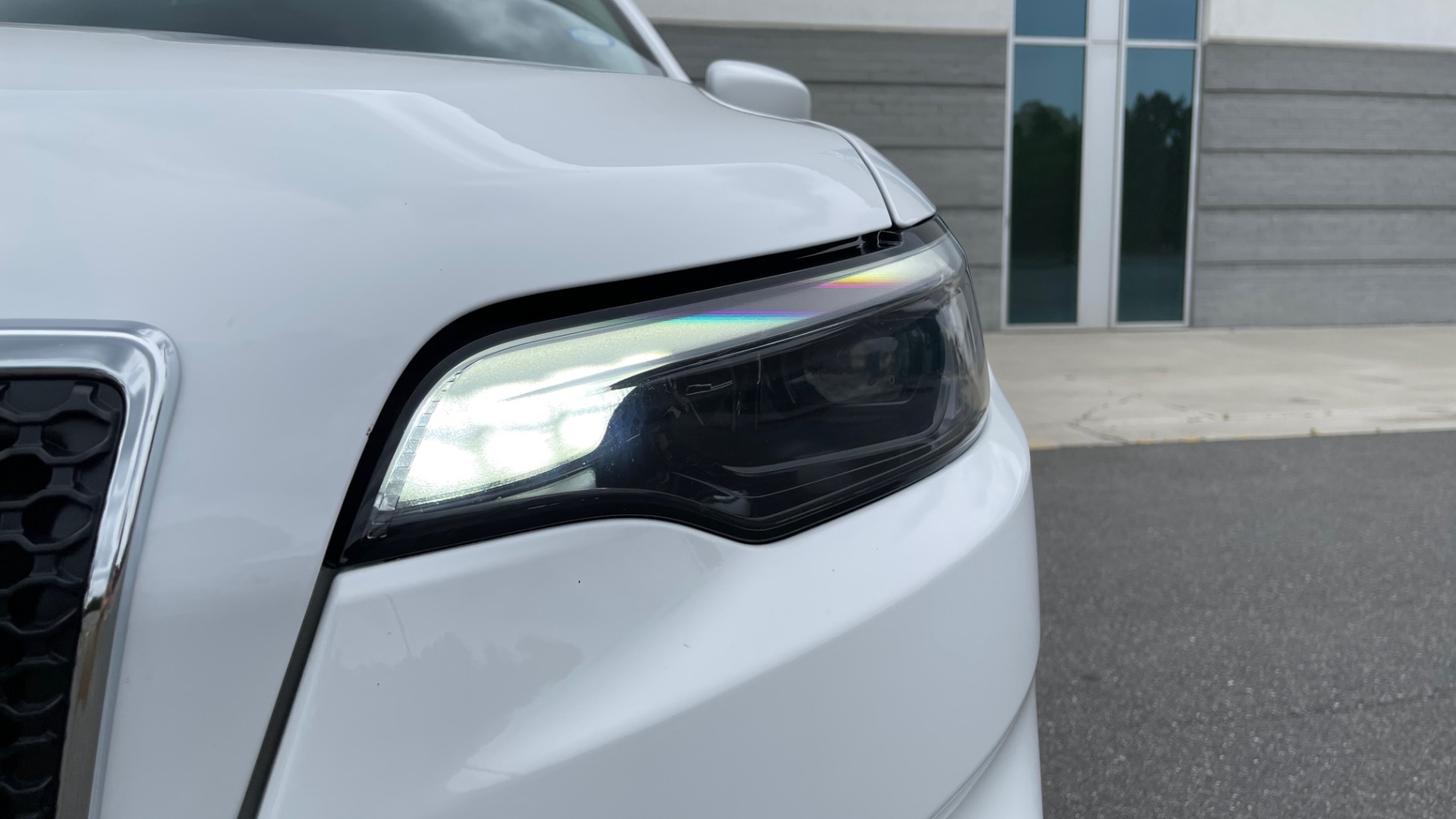 Used 2019 Jeep CHEROKEE LIMITED 4X4 / KEYLESS-GO / BLIND SPOT AND CROSS PATH / REMOTE START / REARV for sale Sold at Formula Imports in Charlotte NC 28227 13