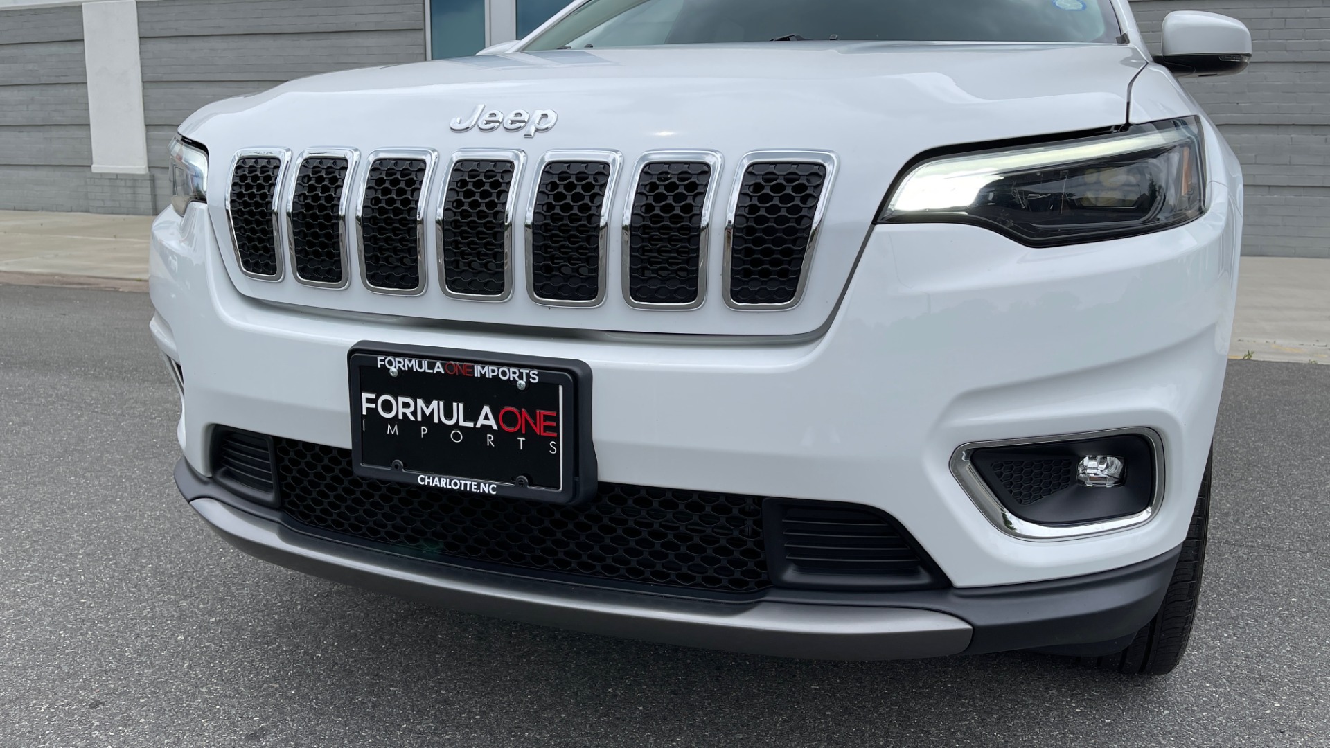 Used 2019 Jeep CHEROKEE LIMITED 4X4 / KEYLESS-GO / BLIND SPOT AND CROSS PATH / REMOTE START / REARV for sale Sold at Formula Imports in Charlotte NC 28227 14