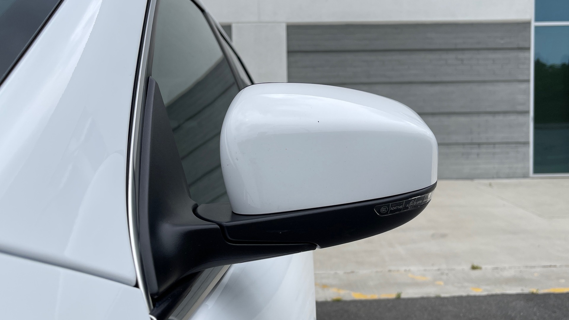 Used 2019 Jeep CHEROKEE LIMITED 4X4 / KEYLESS-GO / BLIND SPOT AND CROSS PATH / REMOTE START / REARV for sale Sold at Formula Imports in Charlotte NC 28227 15