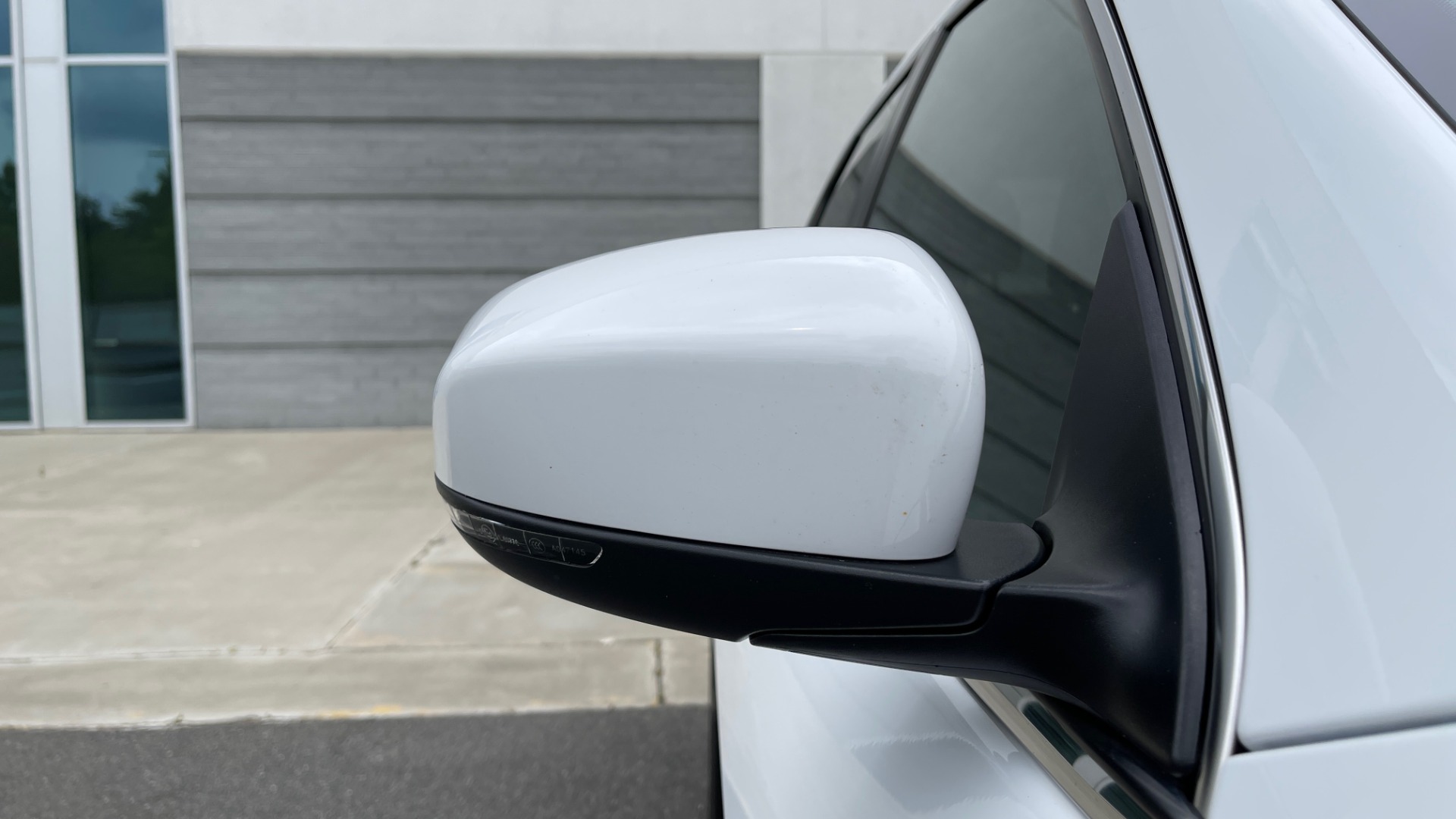 Used 2019 Jeep CHEROKEE LIMITED 4X4 / KEYLESS-GO / BLIND SPOT AND CROSS PATH / REMOTE START / REARV for sale Sold at Formula Imports in Charlotte NC 28227 16