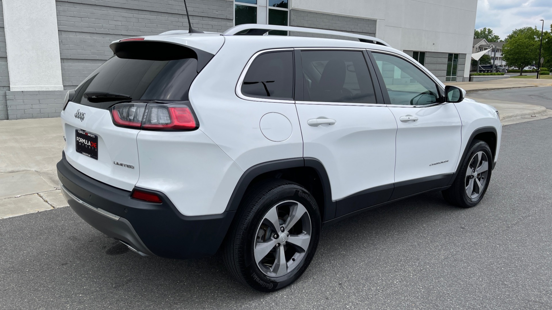 Used 2019 Jeep CHEROKEE LIMITED 4X4 / KEYLESS-GO / BLIND SPOT AND CROSS PATH / REMOTE START / REARV for sale Sold at Formula Imports in Charlotte NC 28227 2