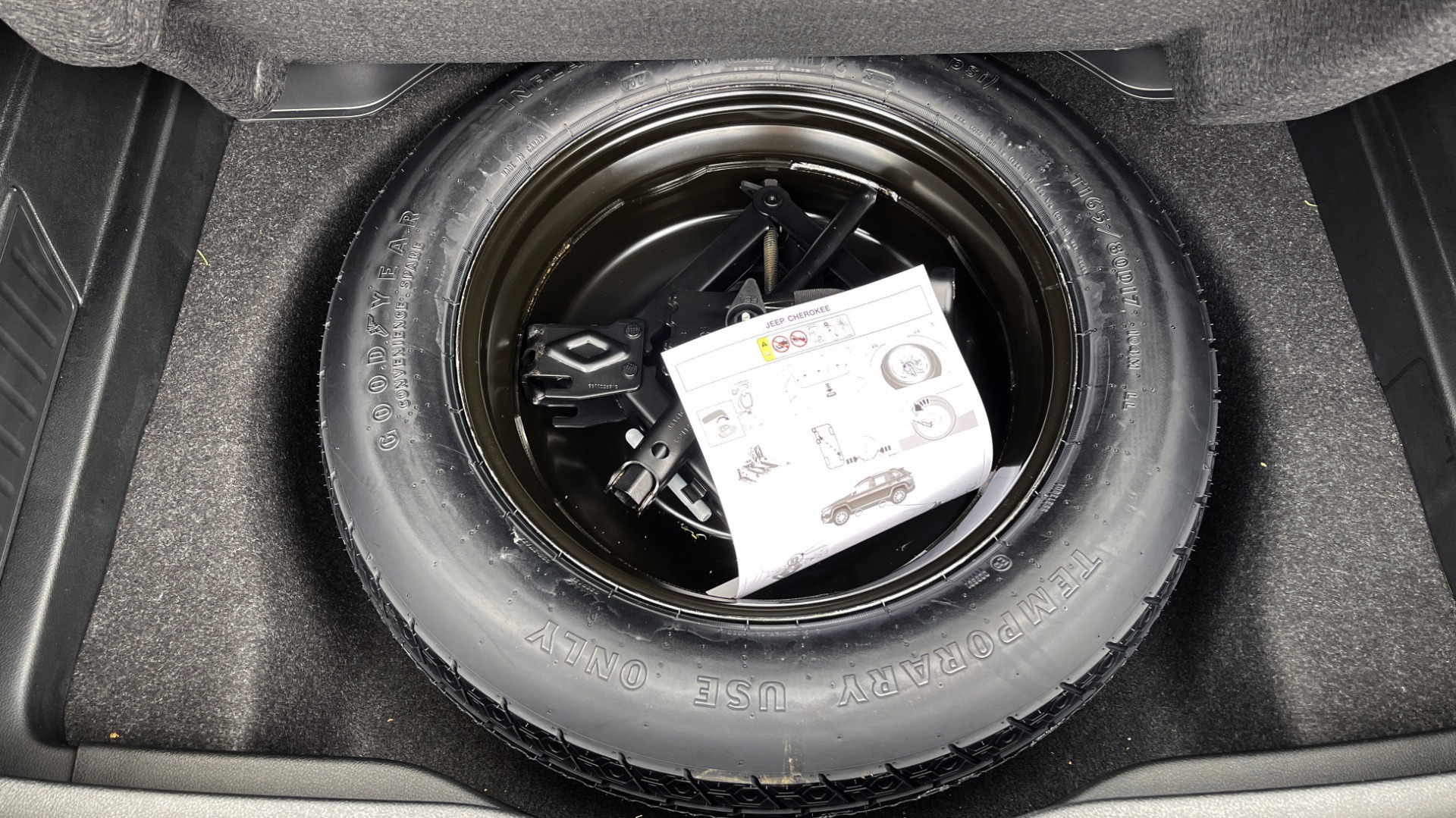 Used 2019 Jeep CHEROKEE LIMITED 4X4 / KEYLESS-GO / BLIND SPOT AND CROSS PATH / REMOTE START / REARV for sale Sold at Formula Imports in Charlotte NC 28227 22