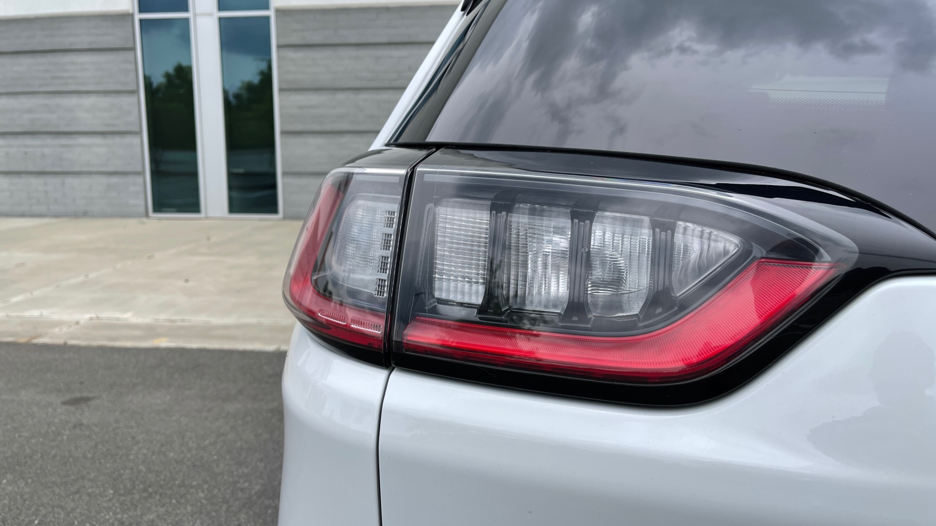 Used 2019 Jeep CHEROKEE LIMITED 4X4 / KEYLESS-GO / BLIND SPOT AND CROSS PATH / REMOTE START / REARV for sale Sold at Formula Imports in Charlotte NC 28227 25