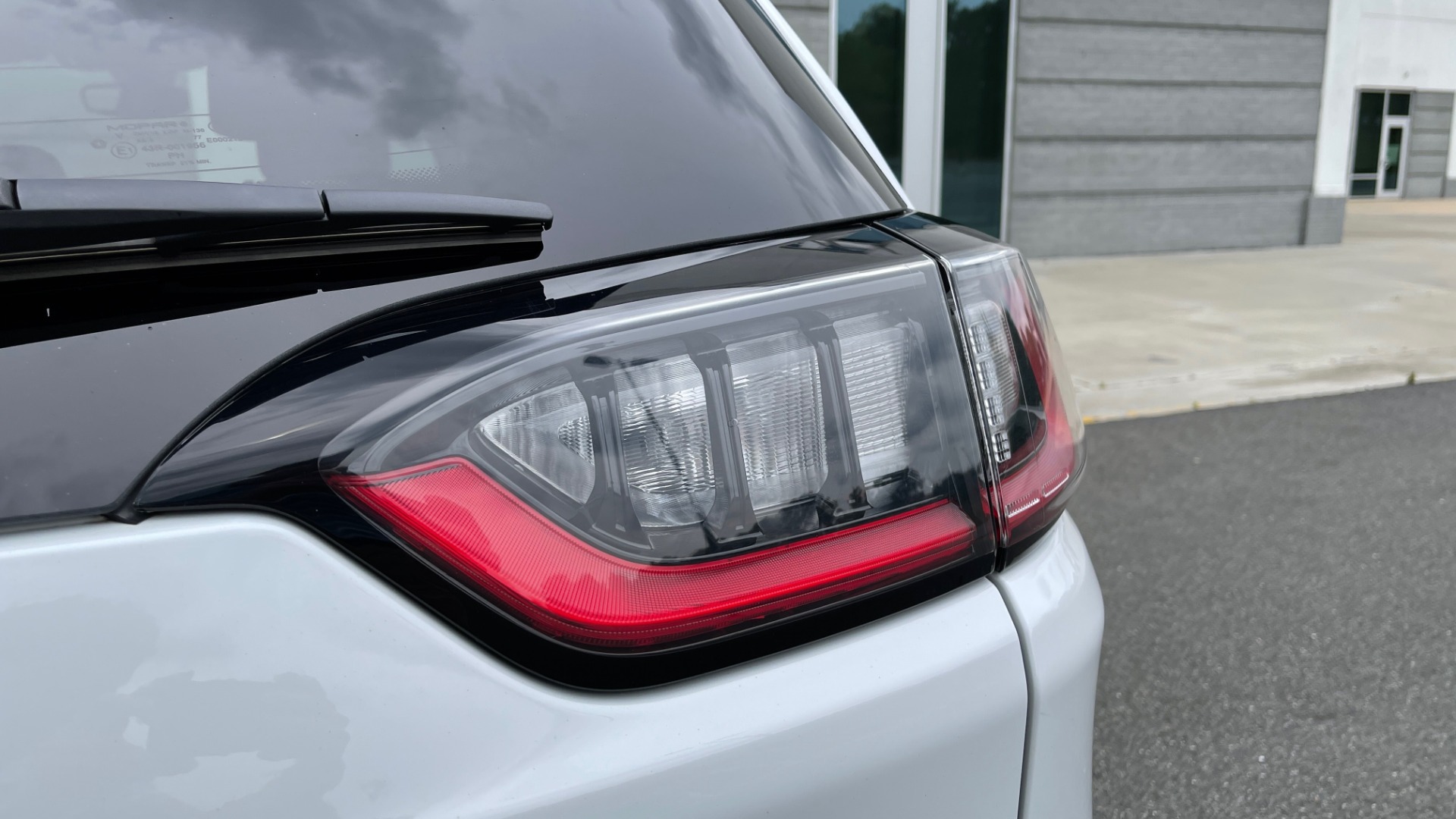 Used 2019 Jeep CHEROKEE LIMITED 4X4 / KEYLESS-GO / BLIND SPOT AND CROSS PATH / REMOTE START / REARV for sale Sold at Formula Imports in Charlotte NC 28227 26