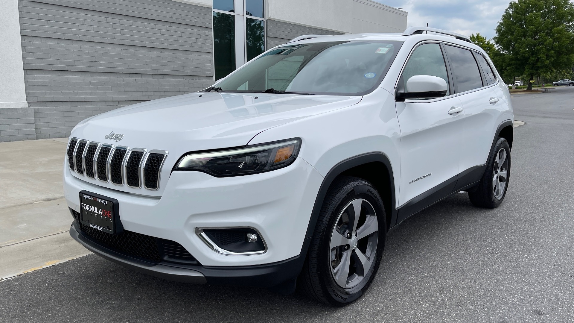 Used 2019 Jeep CHEROKEE LIMITED 4X4 / KEYLESS-GO / BLIND SPOT AND CROSS PATH / REMOTE START / REARV for sale Sold at Formula Imports in Charlotte NC 28227 3