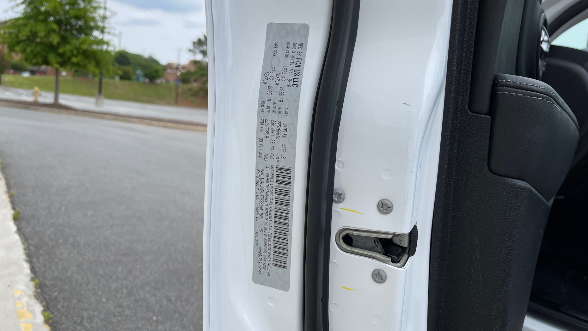 Used 2019 Jeep CHEROKEE LIMITED 4X4 / KEYLESS-GO / BLIND SPOT AND CROSS PATH / REMOTE START / REARV for sale Sold at Formula Imports in Charlotte NC 28227 33