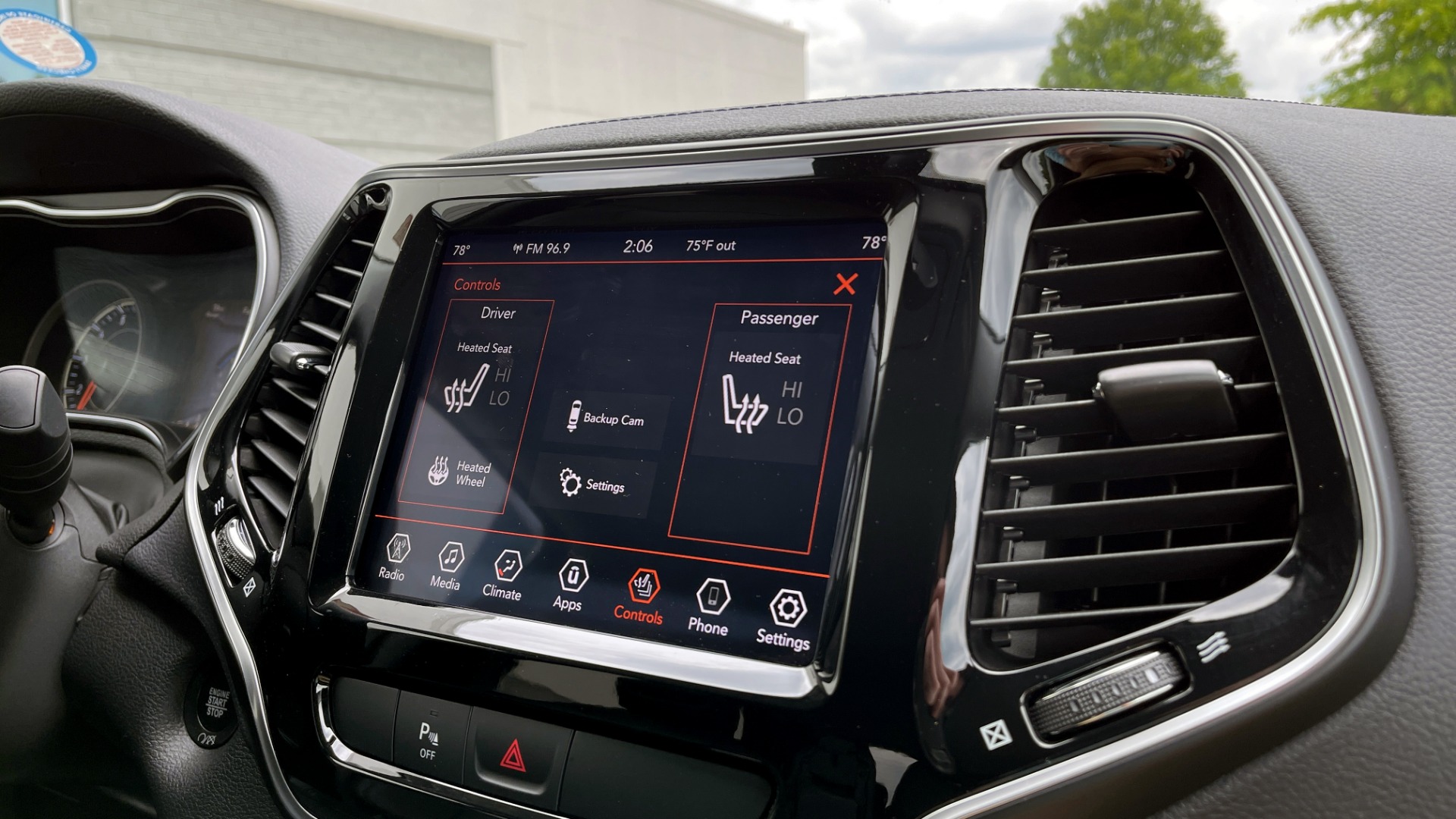 Used 2019 Jeep CHEROKEE LIMITED 4X4 / KEYLESS-GO / BLIND SPOT AND CROSS PATH / REMOTE START / REARV for sale Sold at Formula Imports in Charlotte NC 28227 55