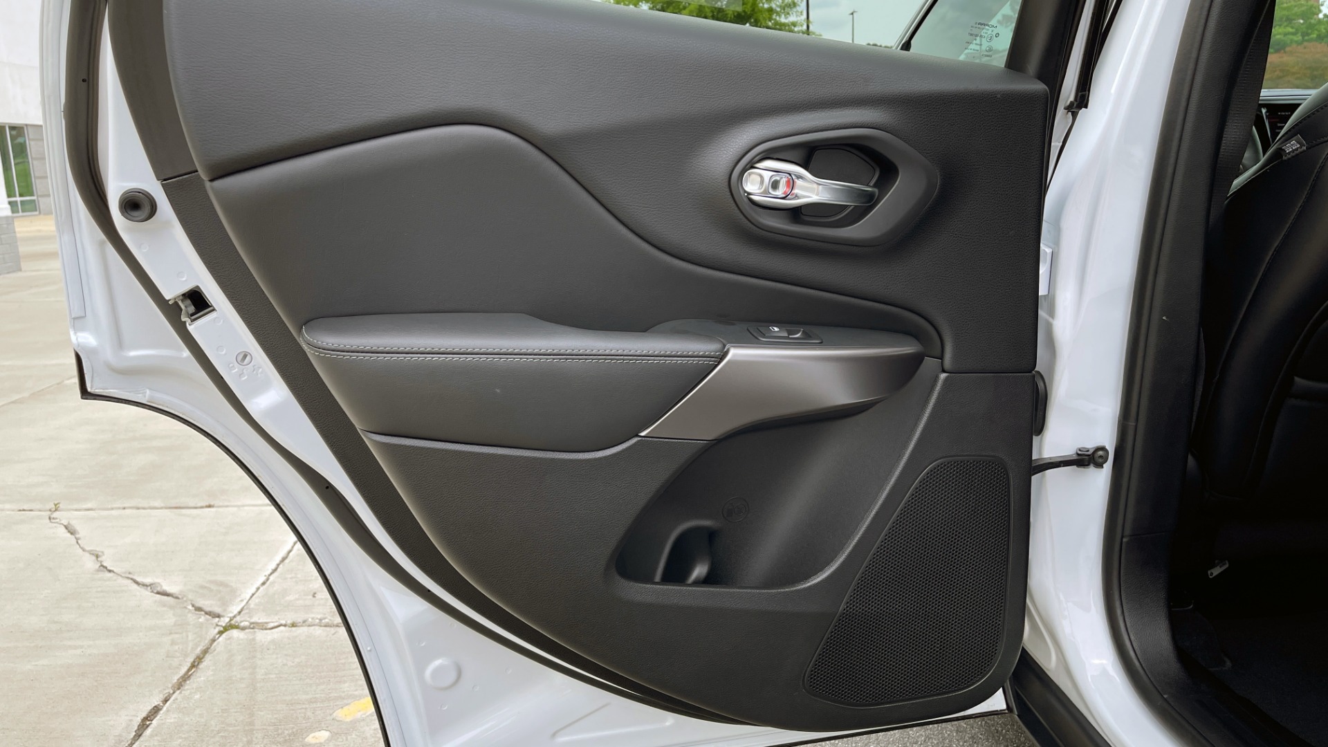 Used 2019 Jeep CHEROKEE LIMITED 4X4 / KEYLESS-GO / BLIND SPOT AND CROSS PATH / REMOTE START / REARV for sale Sold at Formula Imports in Charlotte NC 28227 63