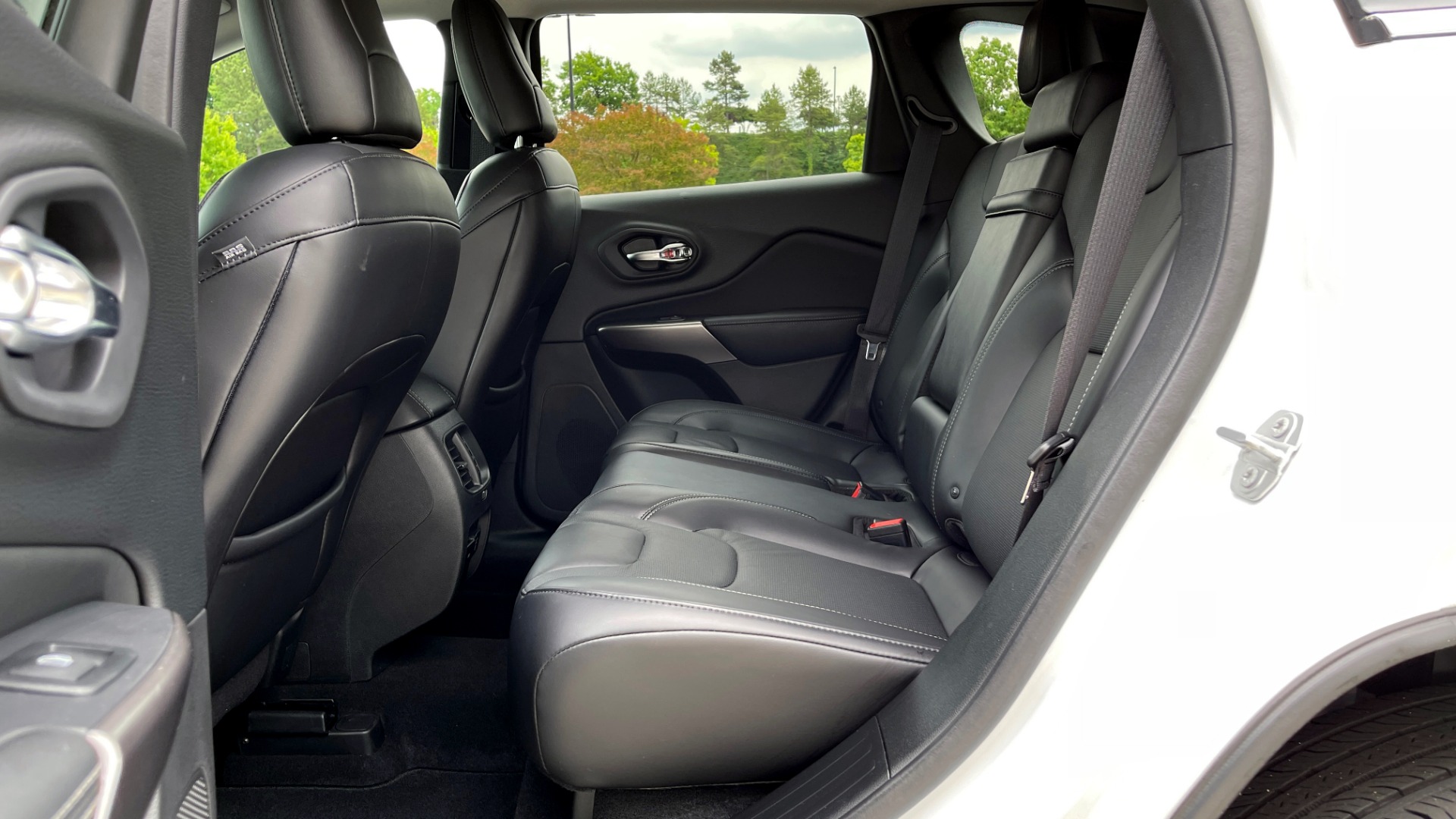 Used 2019 Jeep CHEROKEE LIMITED 4X4 / KEYLESS-GO / BLIND SPOT AND CROSS PATH / REMOTE START / REARV for sale Sold at Formula Imports in Charlotte NC 28227 65