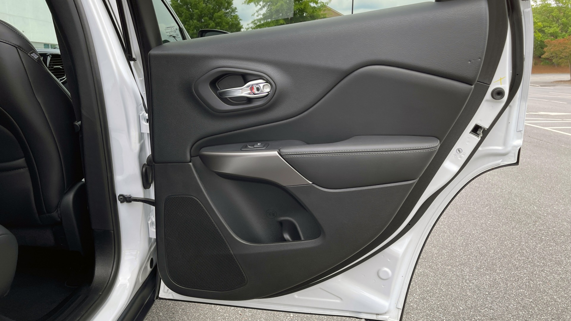 Used 2019 Jeep CHEROKEE LIMITED 4X4 / KEYLESS-GO / BLIND SPOT AND CROSS PATH / REMOTE START / REARV for sale Sold at Formula Imports in Charlotte NC 28227 72