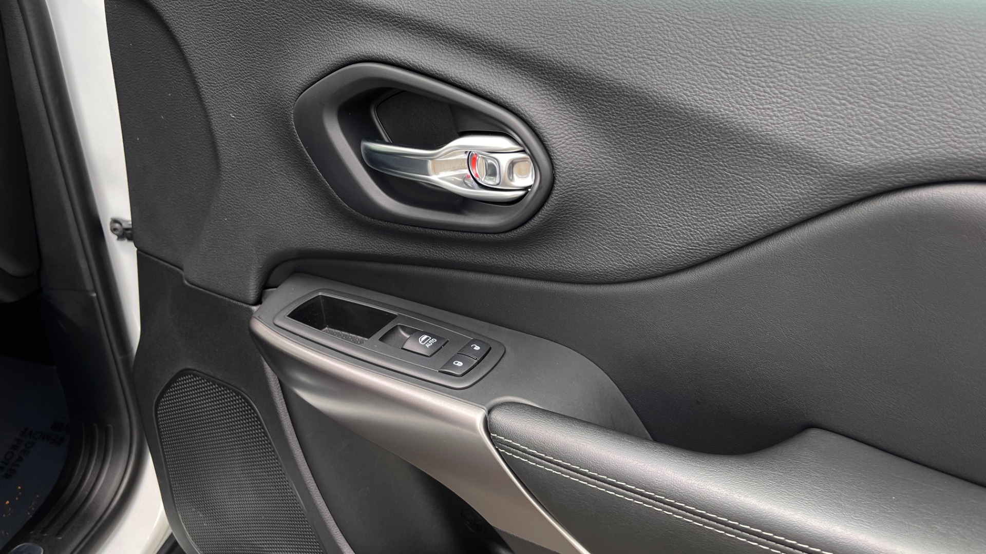 Used 2019 Jeep CHEROKEE LIMITED 4X4 / KEYLESS-GO / BLIND SPOT AND CROSS PATH / REMOTE START / REARV for sale Sold at Formula Imports in Charlotte NC 28227 75