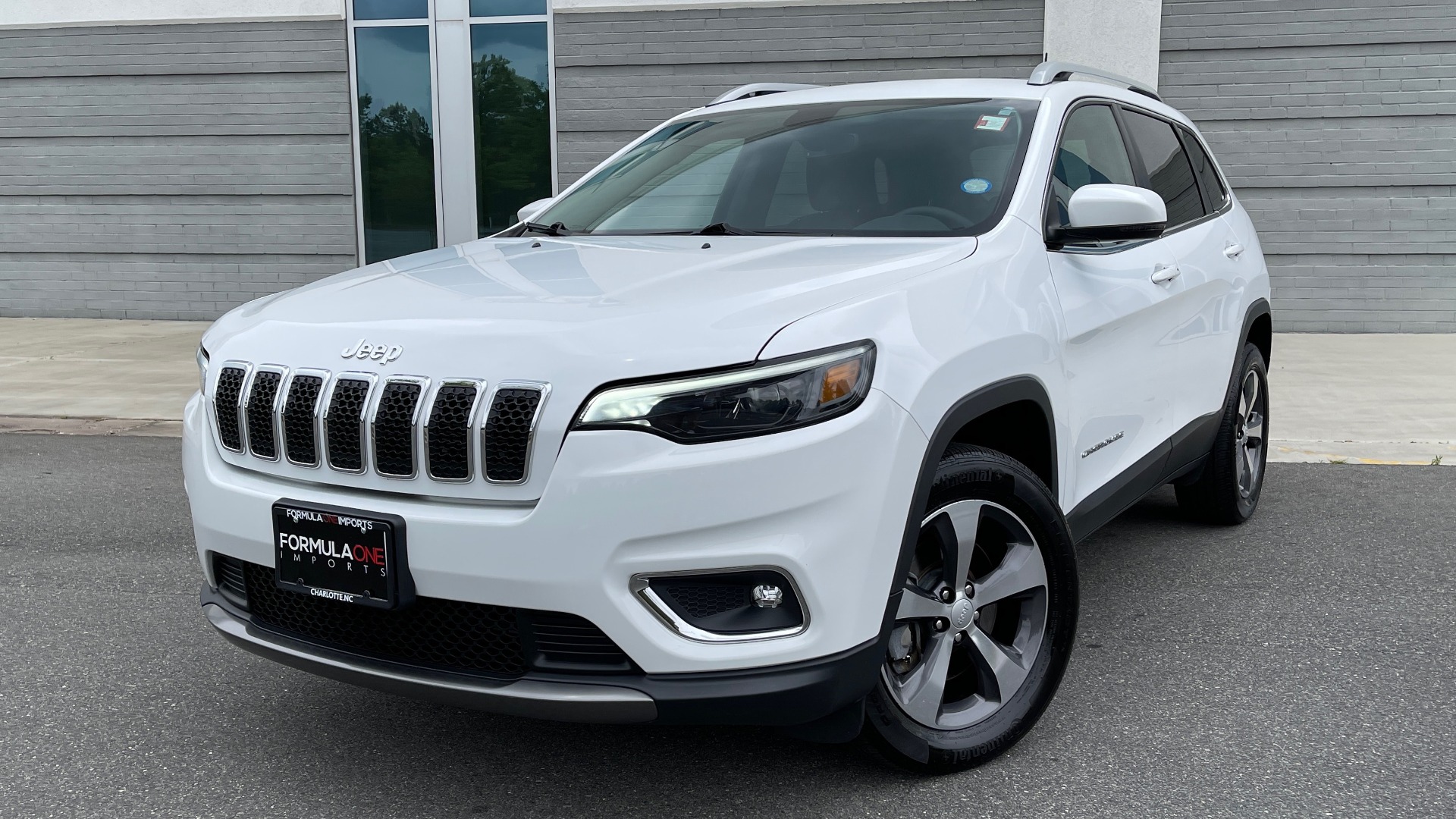 Used 2019 Jeep CHEROKEE LIMITED 4X4 / KEYLESS-GO / BLIND SPOT AND CROSS PATH / REMOTE START / REARV for sale Sold at Formula Imports in Charlotte NC 28227 1