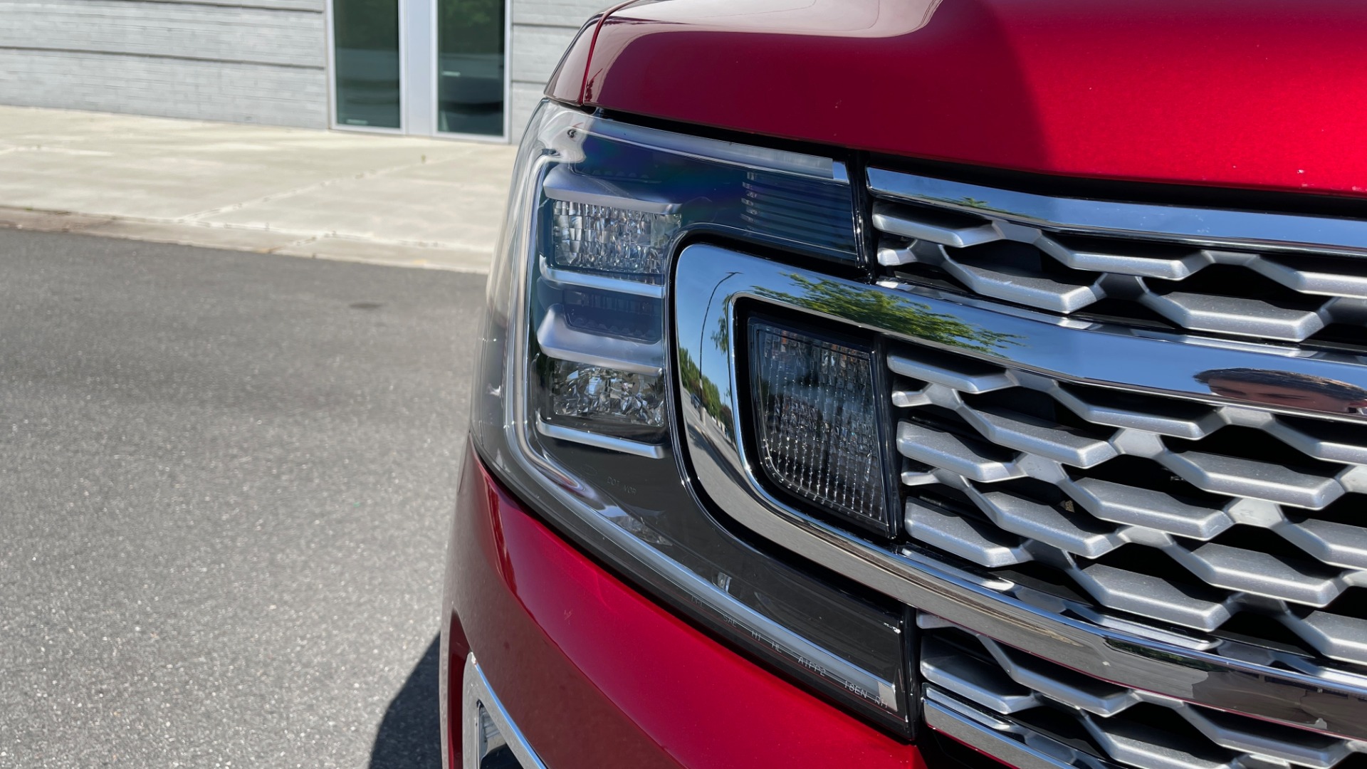 Used 2019 Ford EXPEDITION PLATINUM / 3.5L ECOBOOST / NAV / WIFI / SUNROOF / 3-ROW / REARVIEW for sale Sold at Formula Imports in Charlotte NC 28227 16