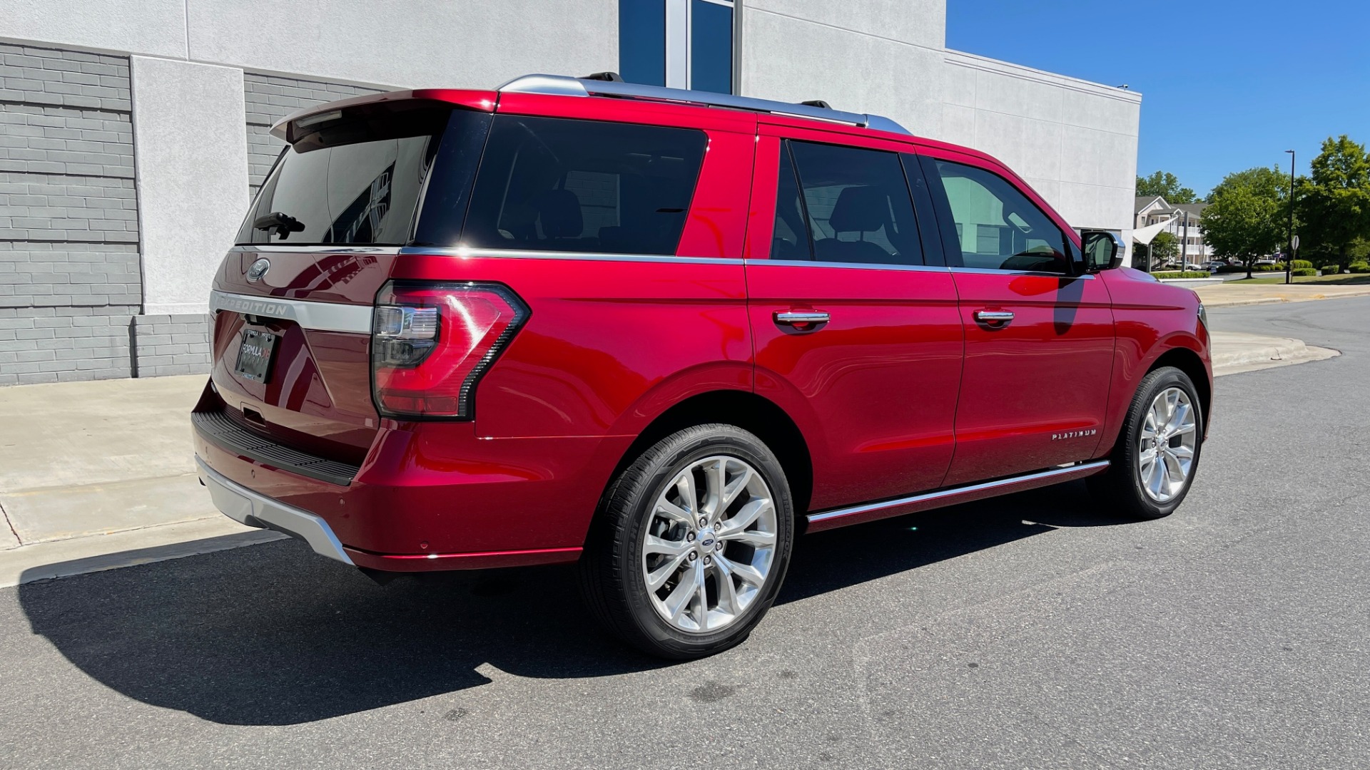 Used 2019 Ford EXPEDITION PLATINUM / 3.5L ECOBOOST / NAV / WIFI / SUNROOF / 3-ROW / REARVIEW for sale Sold at Formula Imports in Charlotte NC 28227 2