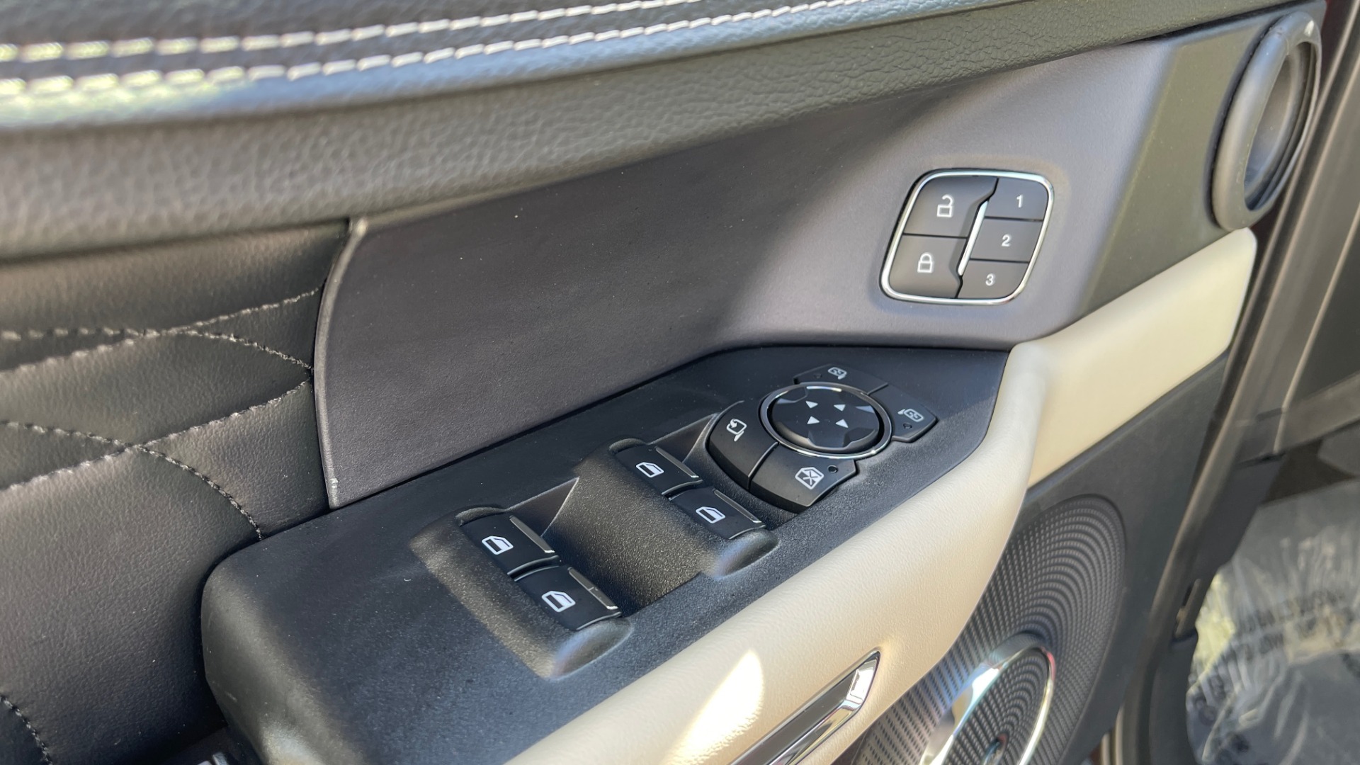 Used 2019 Ford EXPEDITION PLATINUM / 3.5L ECOBOOST / NAV / WIFI / SUNROOF / 3-ROW / REARVIEW for sale Sold at Formula Imports in Charlotte NC 28227 31