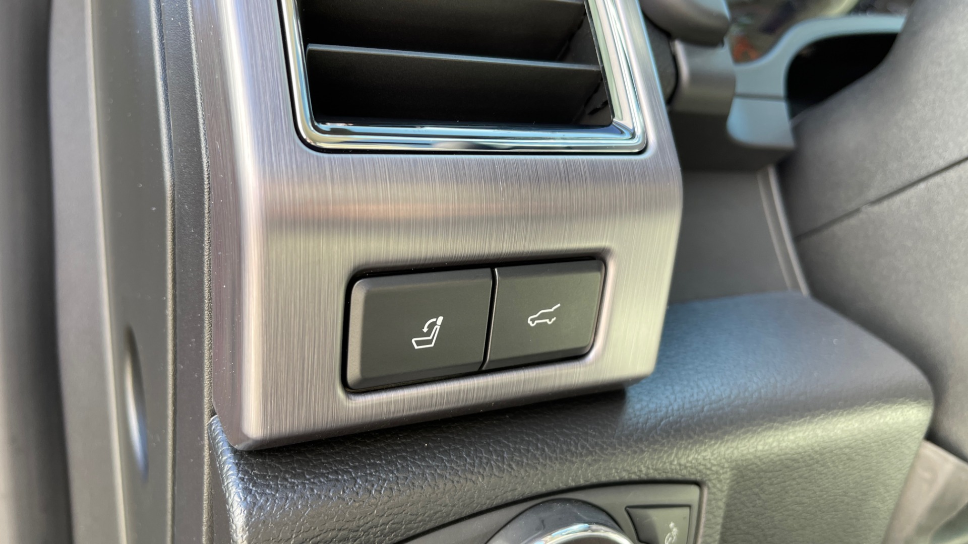 Used 2019 Ford EXPEDITION PLATINUM / 3.5L ECOBOOST / NAV / WIFI / SUNROOF / 3-ROW / REARVIEW for sale Sold at Formula Imports in Charlotte NC 28227 38