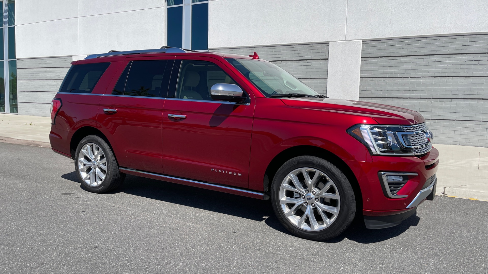 Used 2019 Ford EXPEDITION PLATINUM / 3.5L ECOBOOST / NAV / WIFI / SUNROOF / 3-ROW / REARVIEW for sale Sold at Formula Imports in Charlotte NC 28227 4