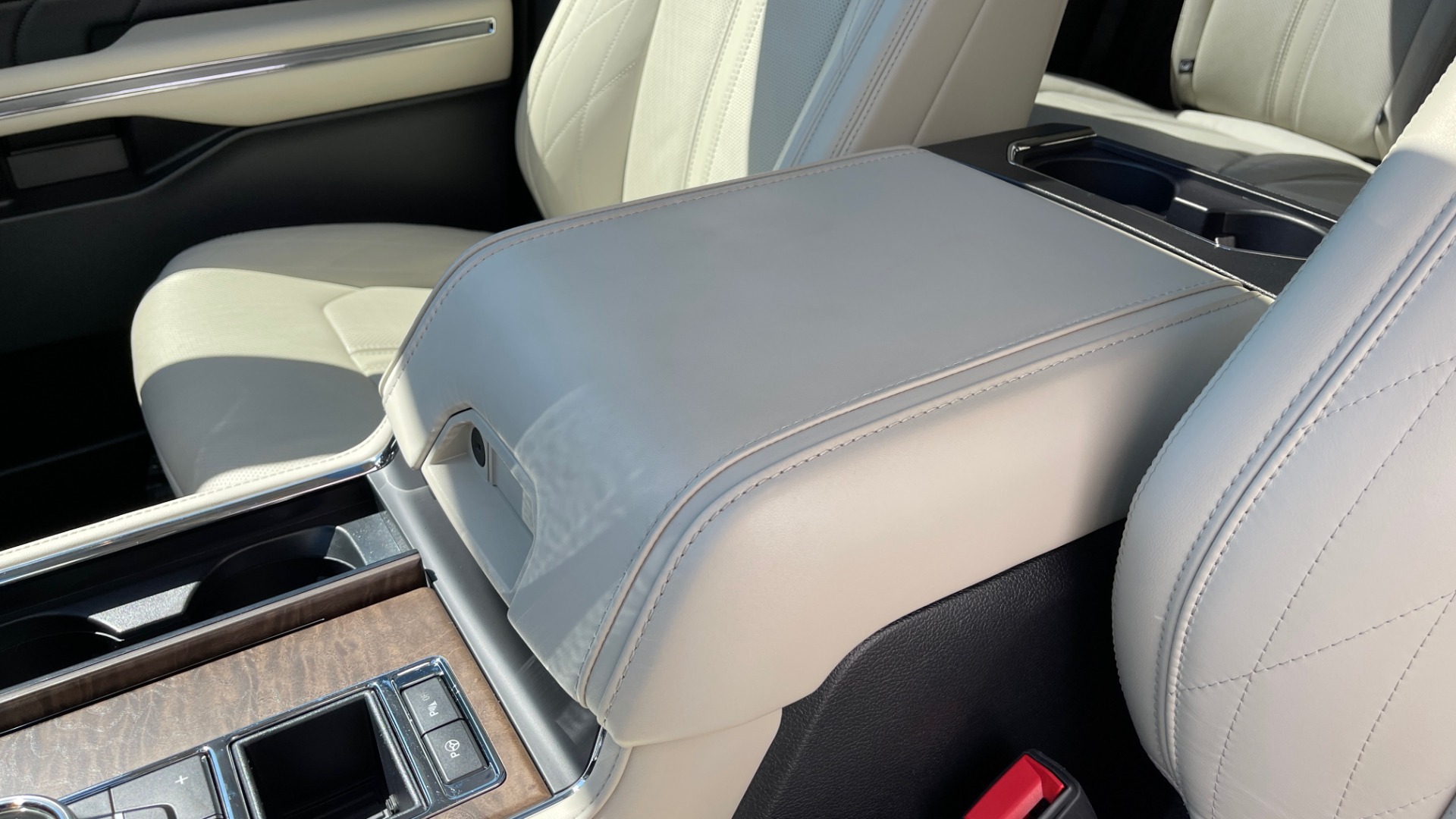 Used 2019 Ford EXPEDITION PLATINUM / 3.5L ECOBOOST / NAV / WIFI / SUNROOF / 3-ROW / REARVIEW for sale Sold at Formula Imports in Charlotte NC 28227 42