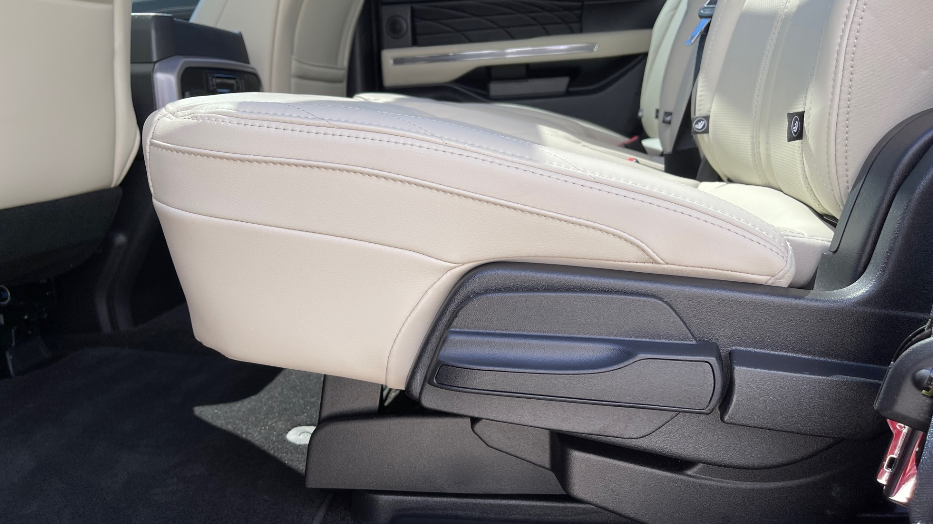 Used 2019 Ford EXPEDITION PLATINUM / 3.5L ECOBOOST / NAV / WIFI / SUNROOF / 3-ROW / REARVIEW for sale Sold at Formula Imports in Charlotte NC 28227 71