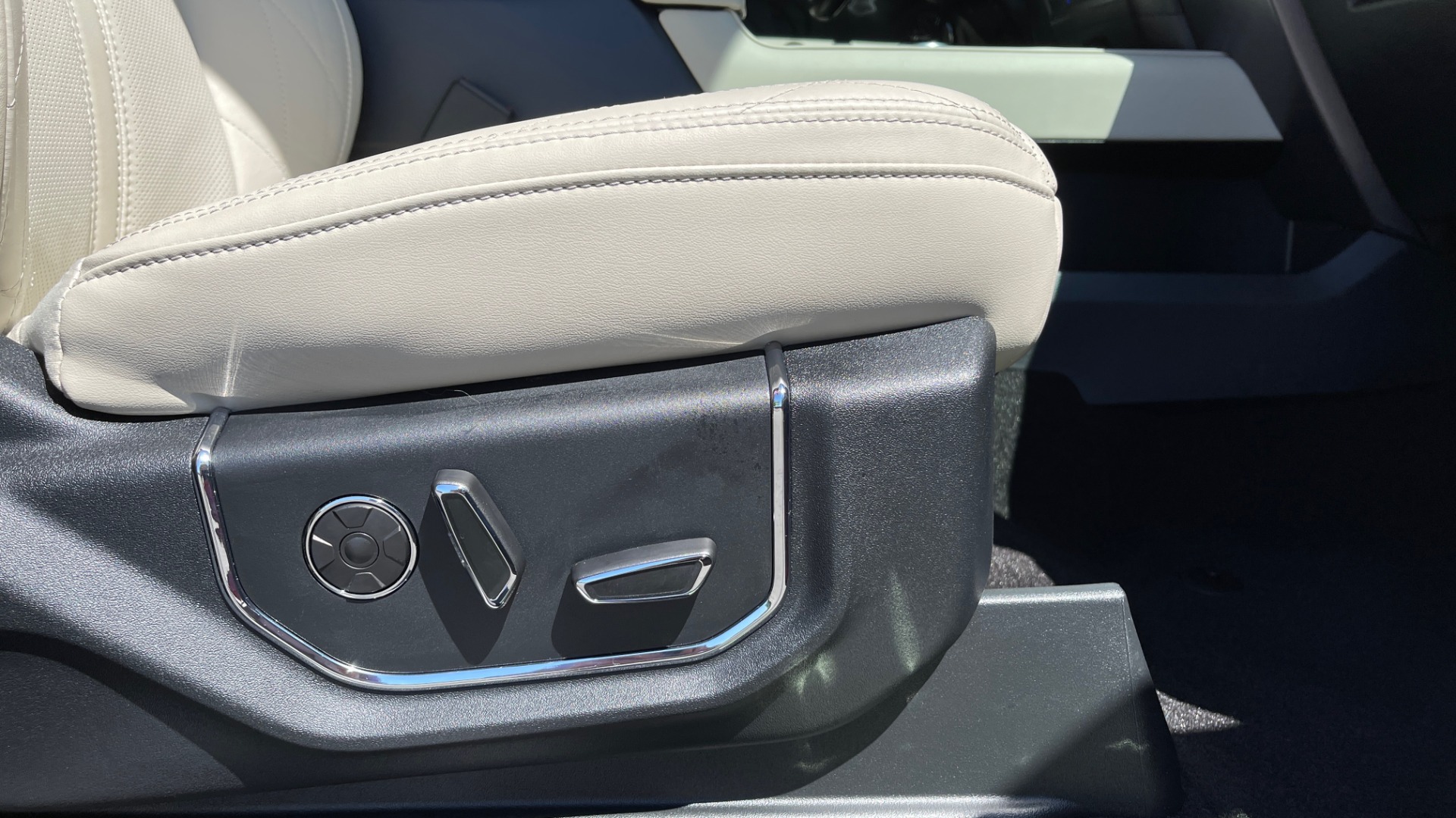 Used 2019 Ford EXPEDITION PLATINUM / 3.5L ECOBOOST / NAV / WIFI / SUNROOF / 3-ROW / REARVIEW for sale Sold at Formula Imports in Charlotte NC 28227 94