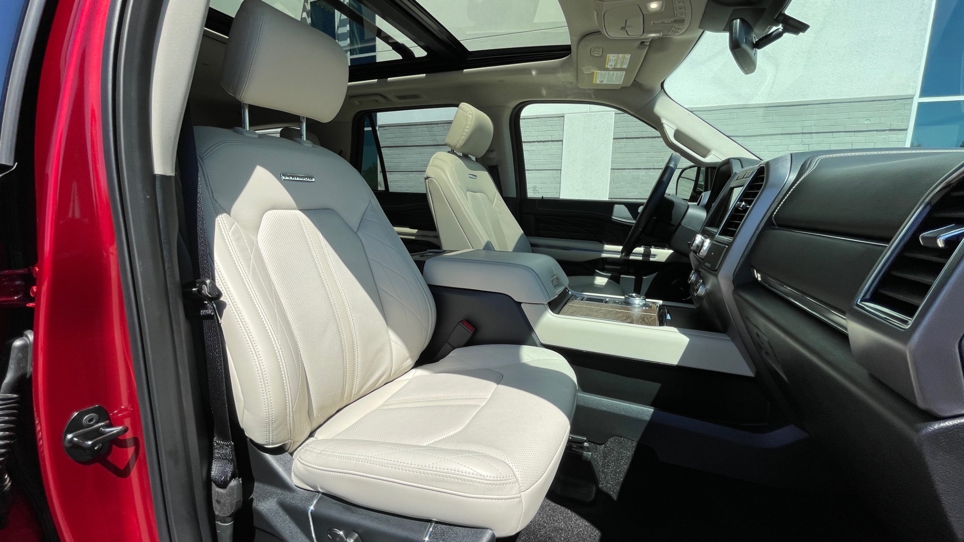 Used 2019 Ford EXPEDITION PLATINUM / 3.5L ECOBOOST / NAV / WIFI / SUNROOF / 3-ROW / REARVIEW for sale Sold at Formula Imports in Charlotte NC 28227 95