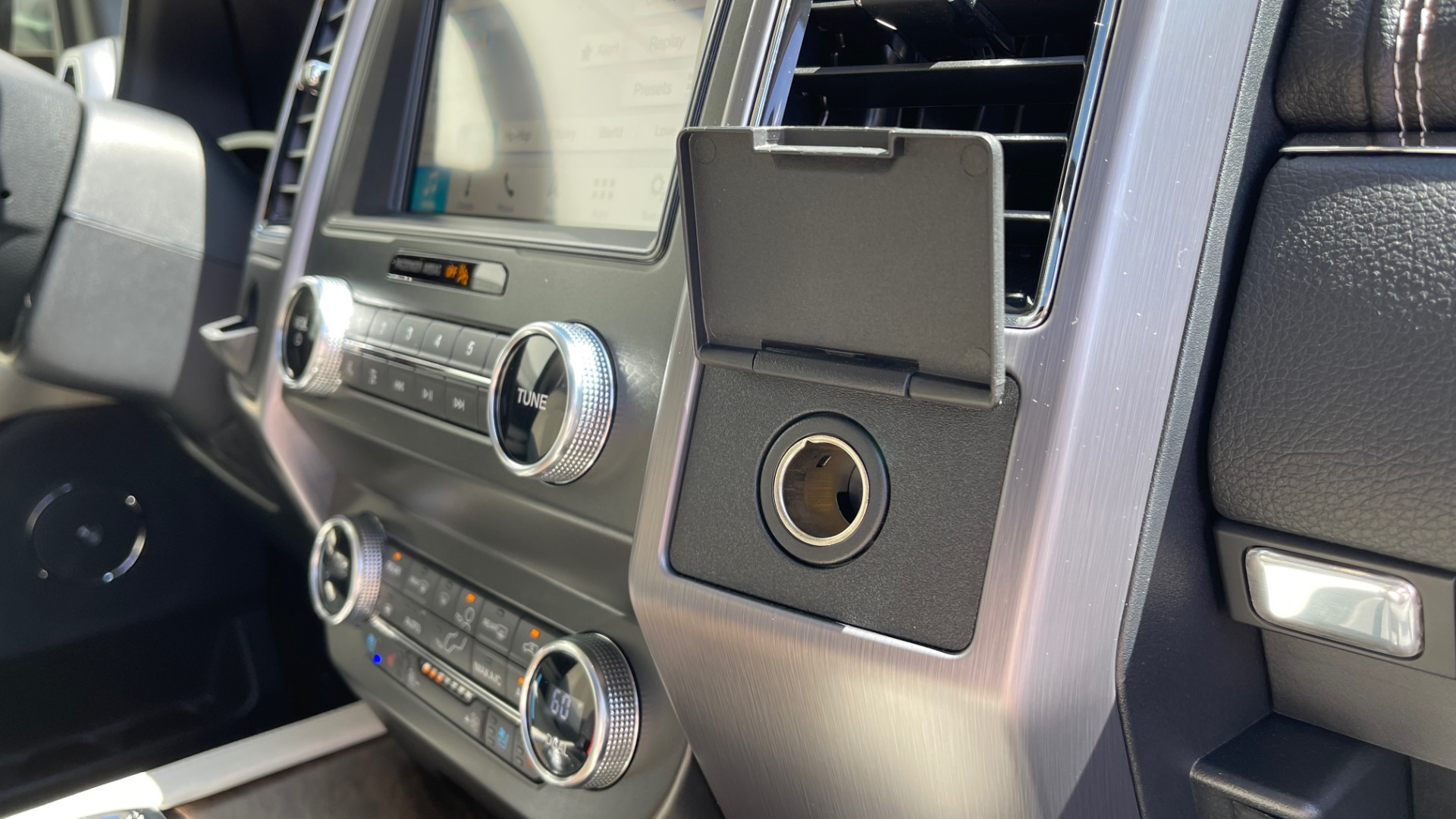 Used 2019 Ford EXPEDITION PLATINUM / 3.5L ECOBOOST / NAV / WIFI / SUNROOF / 3-ROW / REARVIEW for sale Sold at Formula Imports in Charlotte NC 28227 97