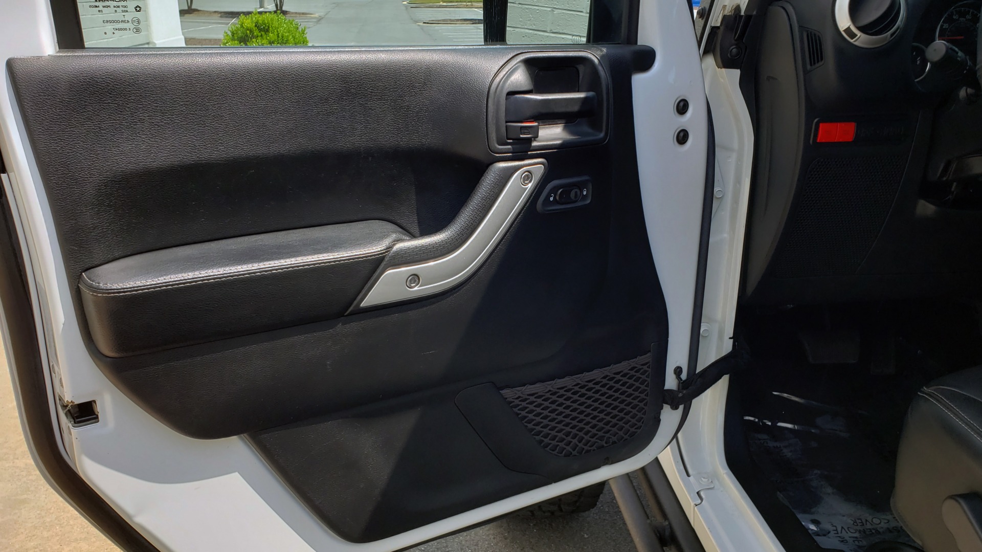 Used 2017 Jeep WRANGLER UNLIMITED RUBICON HARD ROCK 4X4 / 3.6L V6 / 5-SPD AUTO / NAV / REMOTE START for sale Sold at Formula Imports in Charlotte NC 28227 34