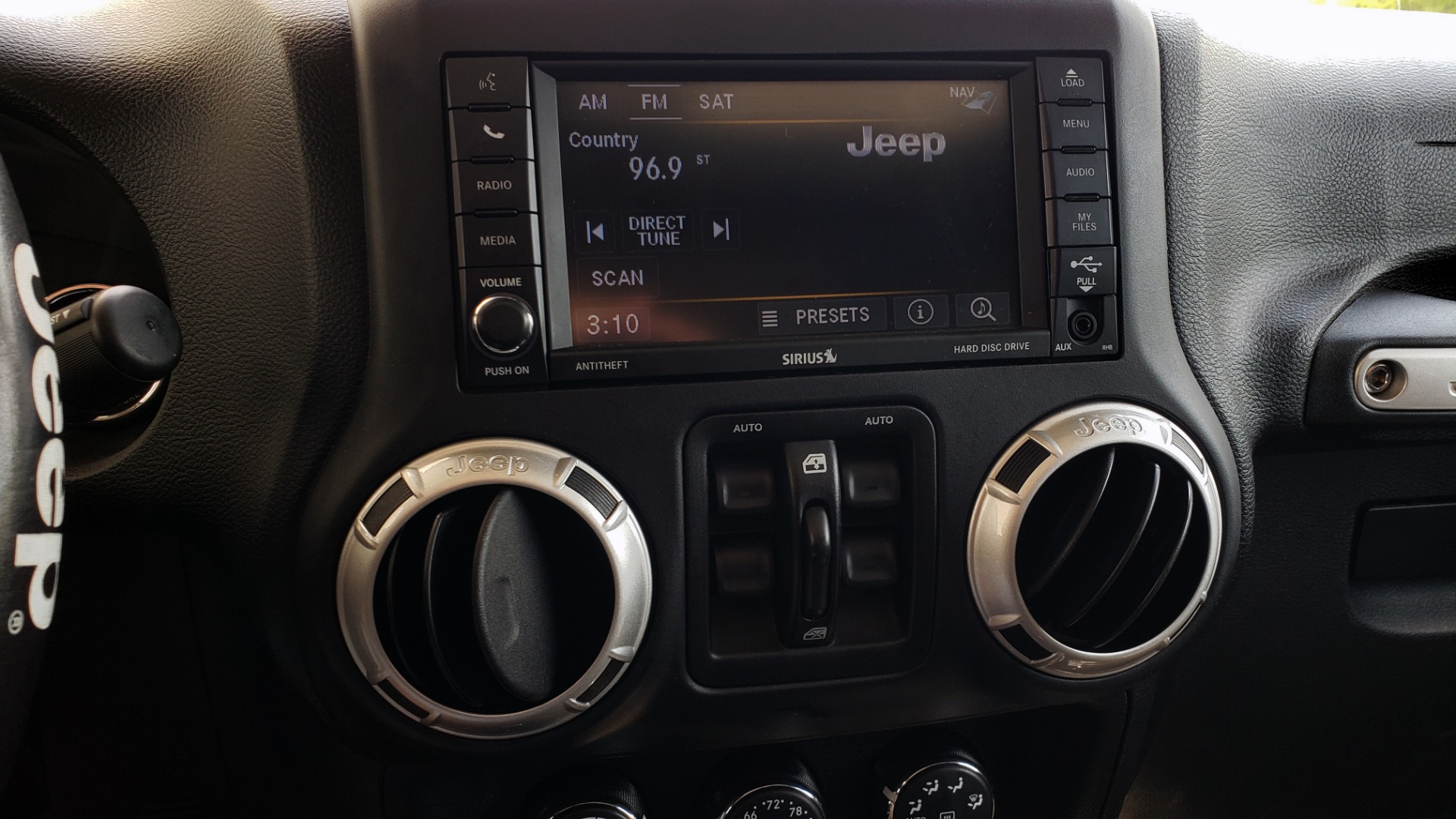 Used 2017 Jeep WRANGLER UNLIMITED RUBICON HARD ROCK 4X4 / 3.6L V6 / 5-SPD AUTO / NAV / REMOTE START for sale Sold at Formula Imports in Charlotte NC 28227 51