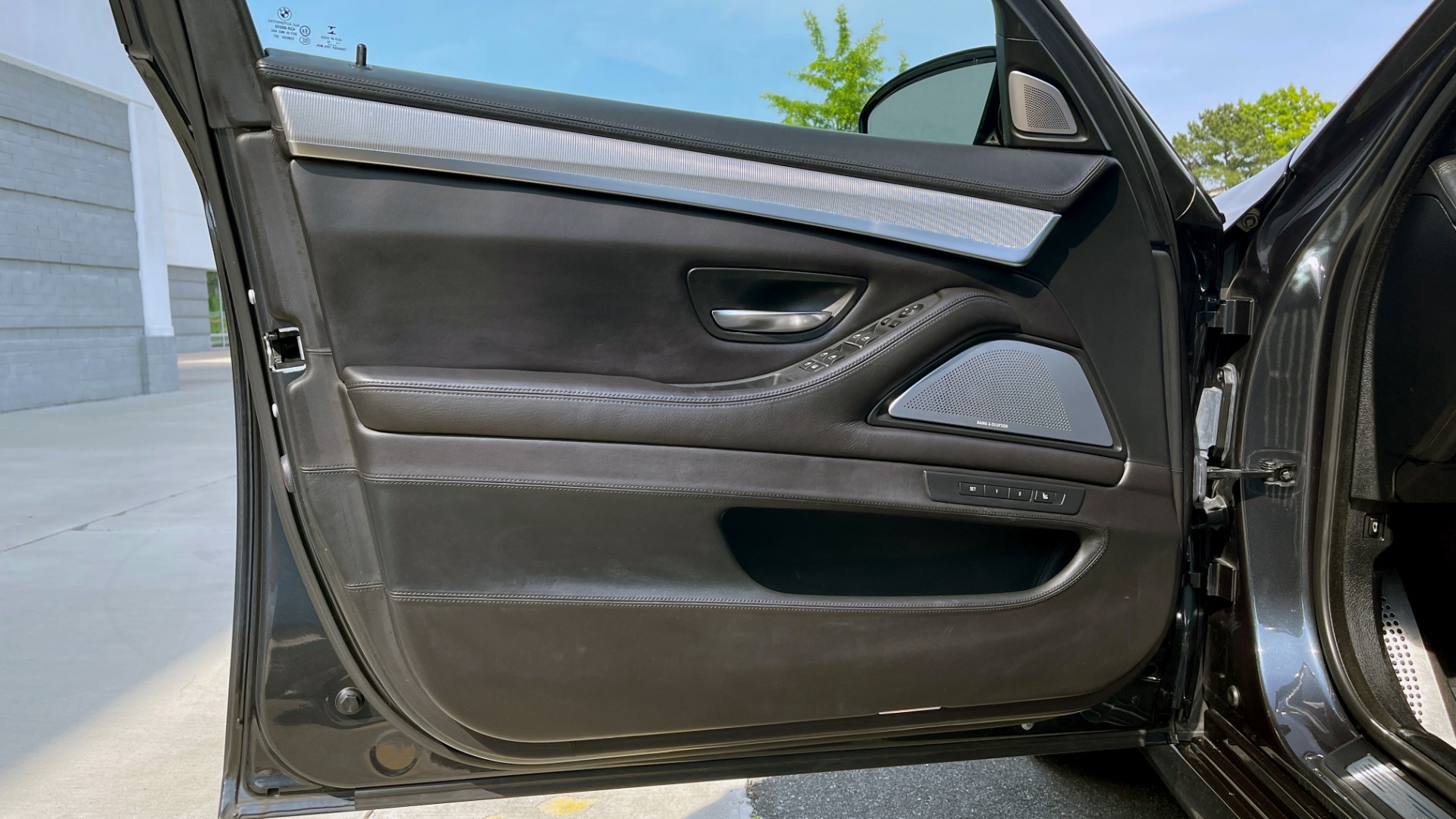 Used 2015 BMW M5 SEDAN / EXEC PKG / HUD / NAV / B&O SND / SUNROOF / REARVIEW for sale Sold at Formula Imports in Charlotte NC 28227 36