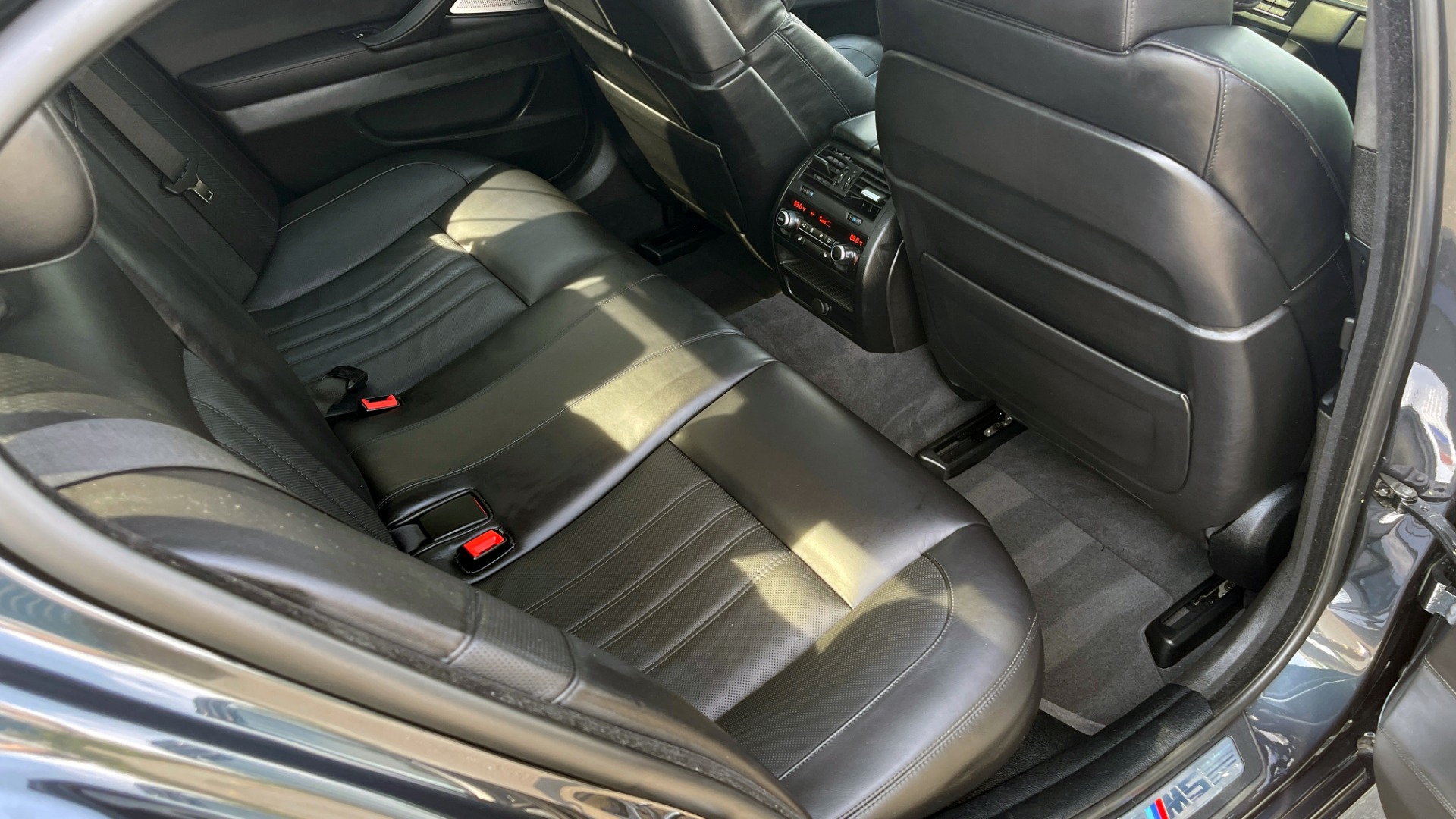 Used 2015 BMW M5 for sale Sold at Formula Imports in Charlotte NC 28227 87