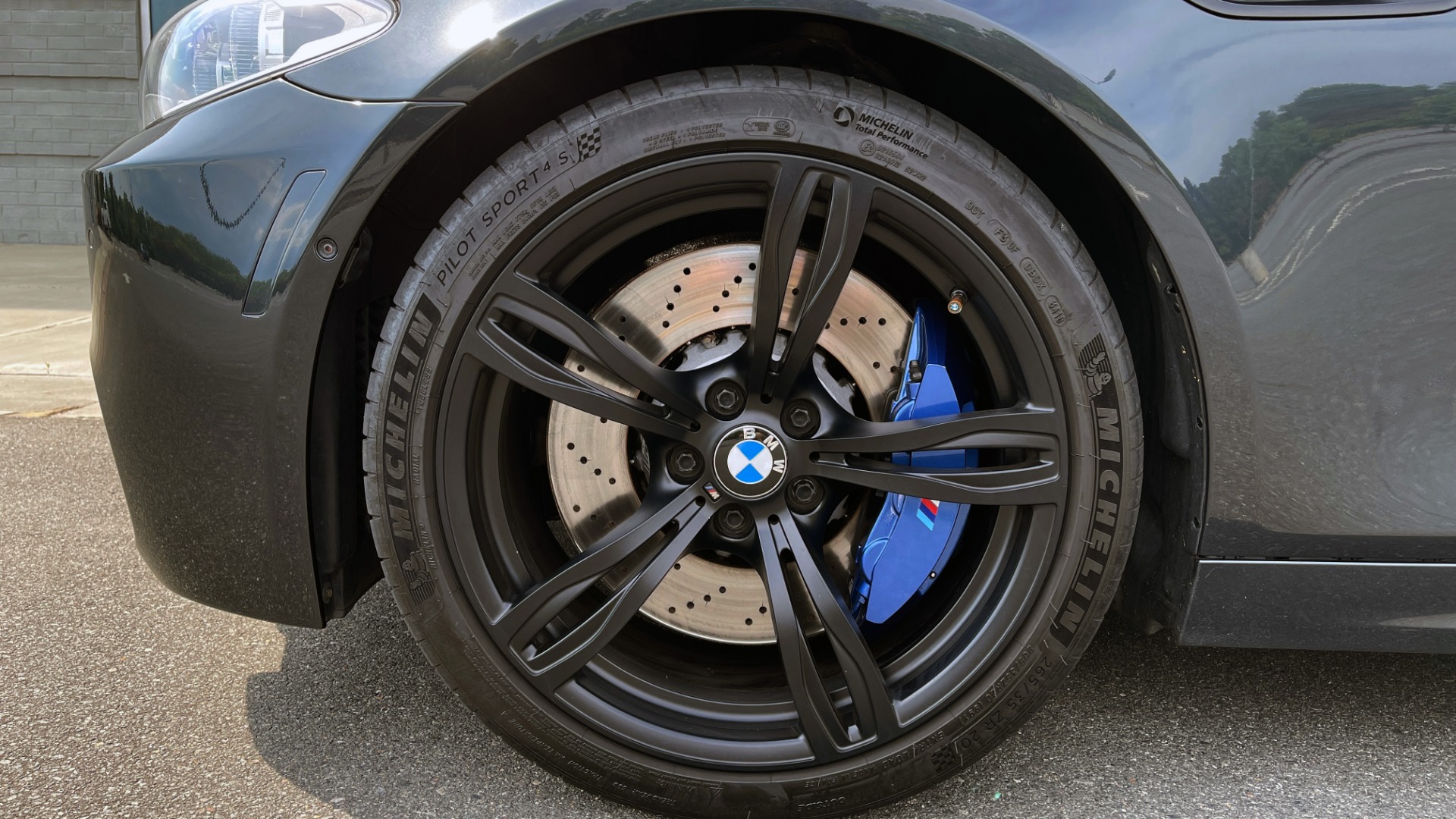 Used 2015 BMW M5 SEDAN / EXEC PKG / HUD / NAV / B&O SND / SUNROOF / REARVIEW for sale Sold at Formula Imports in Charlotte NC 28227 98