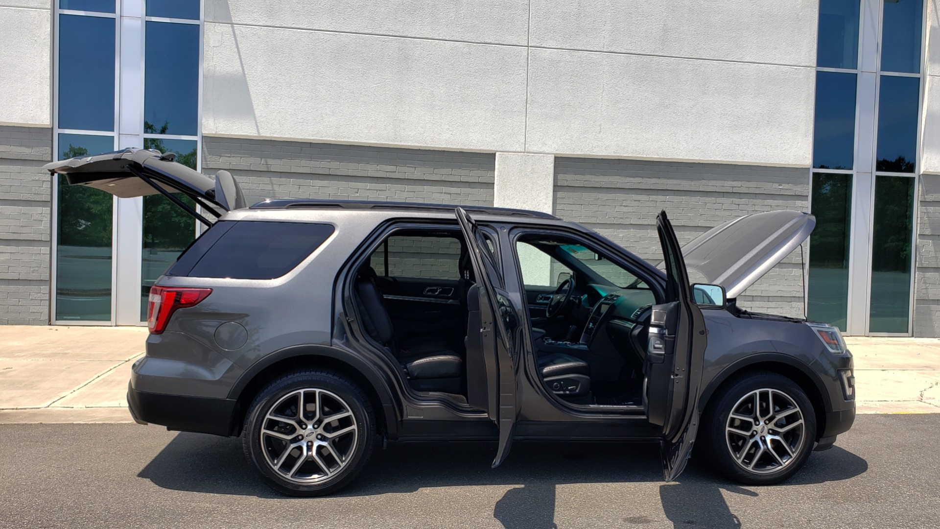 Used 2016 Ford Explorer Sport for sale Sold at Formula Imports in Charlotte NC 28227 10