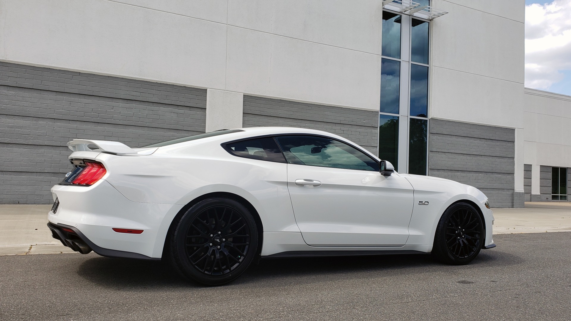 Used 2018 Ford MUSTANG GT COUPE / 5.0L V8 / AUTO / PERF PKG / REARVIEW / 19IN WHLS for sale Sold at Formula Imports in Charlotte NC 28227 10