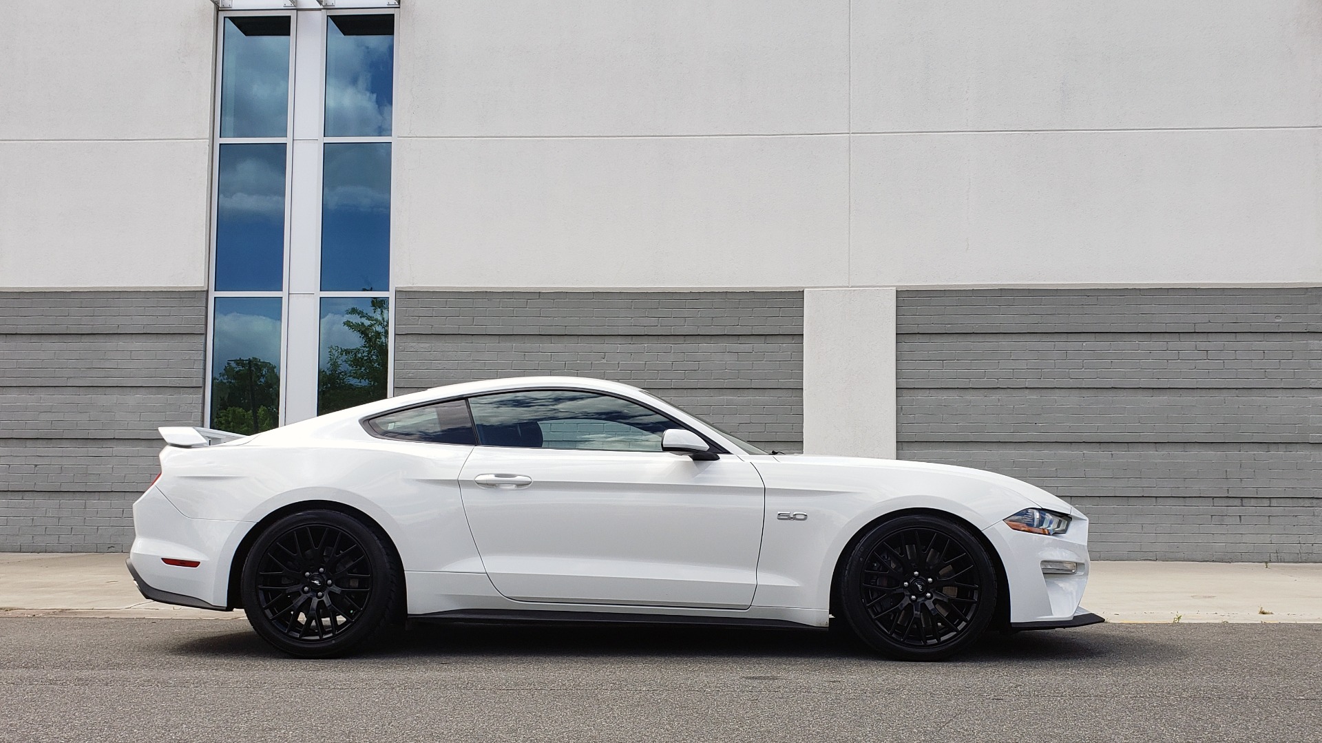 Used 2018 Ford MUSTANG GT COUPE / 5.0L V8 / AUTO / PERF PKG / REARVIEW / 19IN WHLS for sale Sold at Formula Imports in Charlotte NC 28227 11