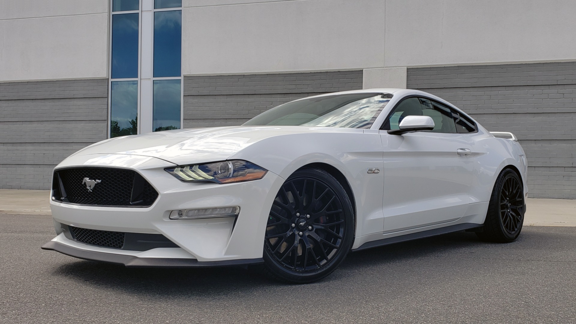Used 2018 Ford MUSTANG GT COUPE / 5.0L V8 / AUTO / PERF PKG / REARVIEW / 19IN WHLS for sale Sold at Formula Imports in Charlotte NC 28227 3