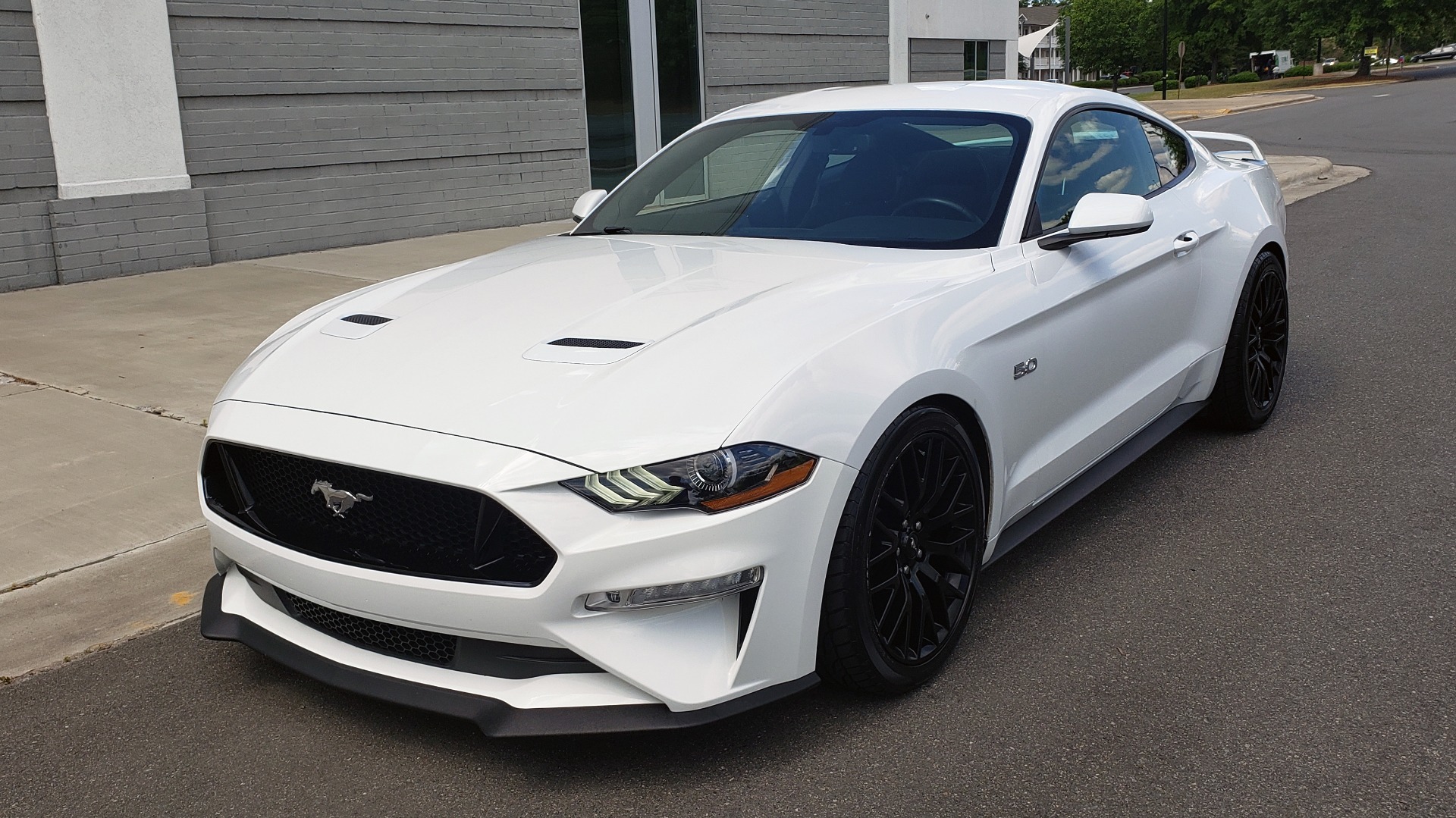Used 2018 Ford MUSTANG GT COUPE / 5.0L V8 / AUTO / PERF PKG / REARVIEW / 19IN WHLS for sale Sold at Formula Imports in Charlotte NC 28227 4