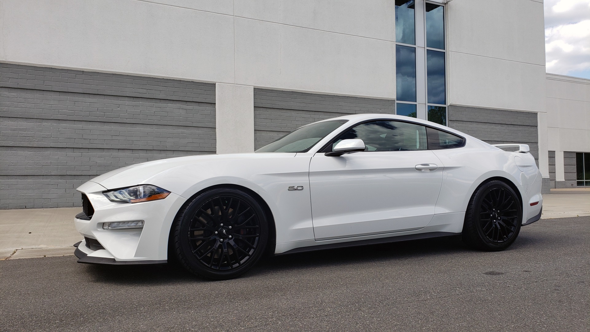 Used 2018 Ford MUSTANG GT COUPE / 5.0L V8 / AUTO / PERF PKG / REARVIEW / 19IN WHLS for sale Sold at Formula Imports in Charlotte NC 28227 6
