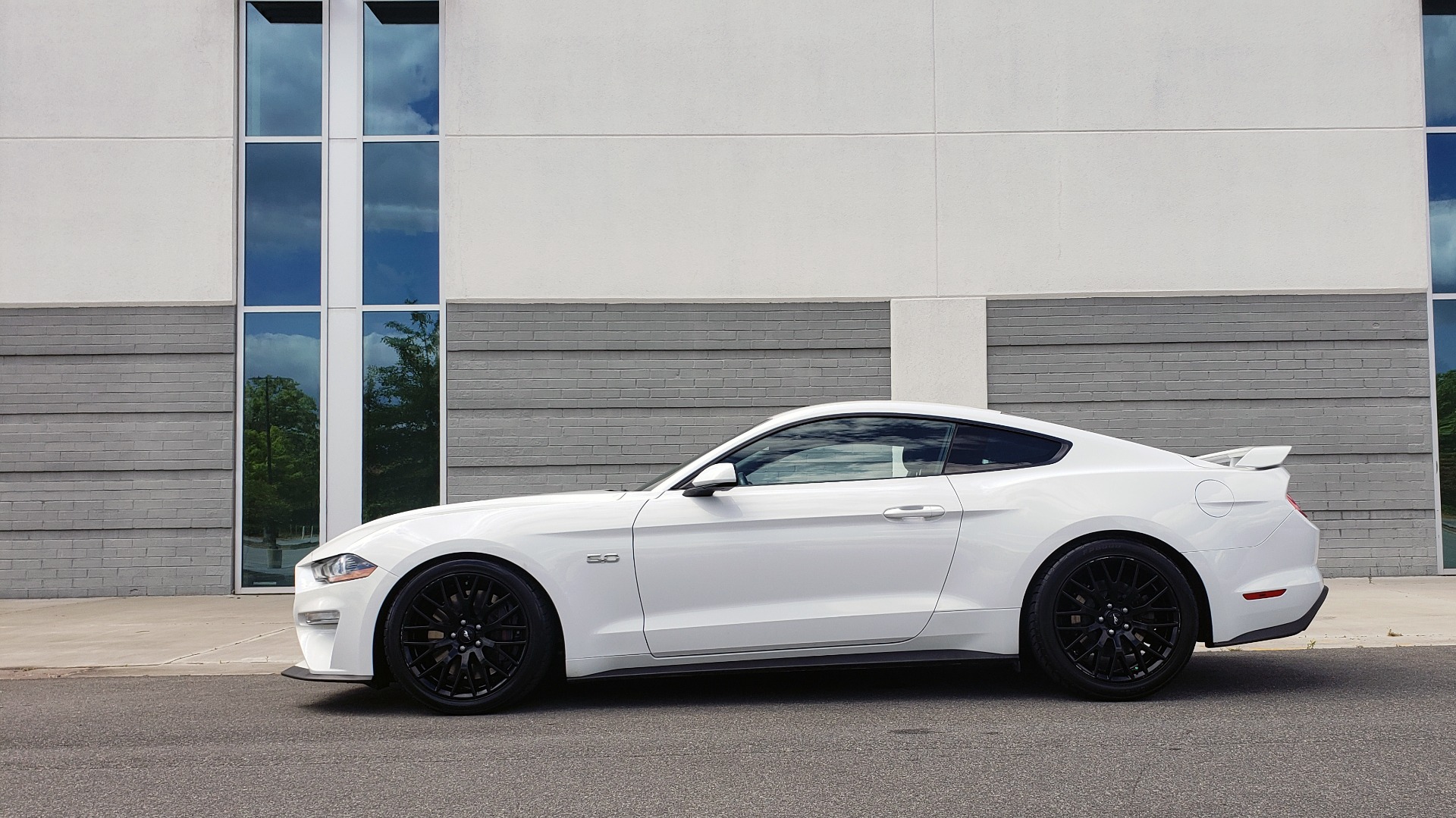 Used 2018 Ford MUSTANG GT COUPE / 5.0L V8 / AUTO / PERF PKG / REARVIEW / 19IN WHLS for sale Sold at Formula Imports in Charlotte NC 28227 7