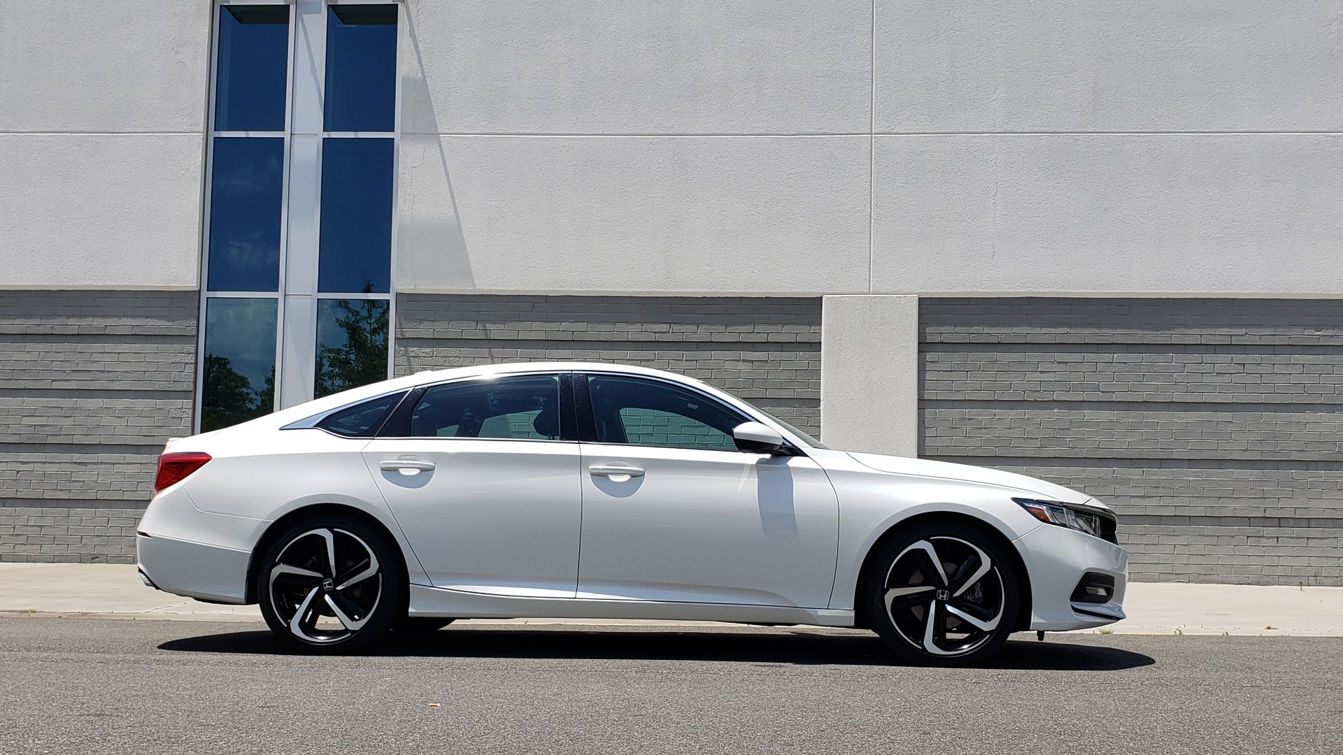 Used 2018 Honda ACCORD SEDAN SPORT 1.5T / CVT TRANS / FWD / 19IN WHEELS for sale Sold at Formula Imports in Charlotte NC 28227 10