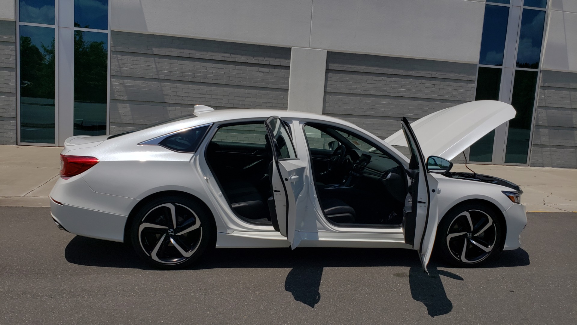 Used 2018 Honda ACCORD SEDAN SPORT 1.5T / CVT TRANS / FWD / 19IN WHEELS for sale Sold at Formula Imports in Charlotte NC 28227 12