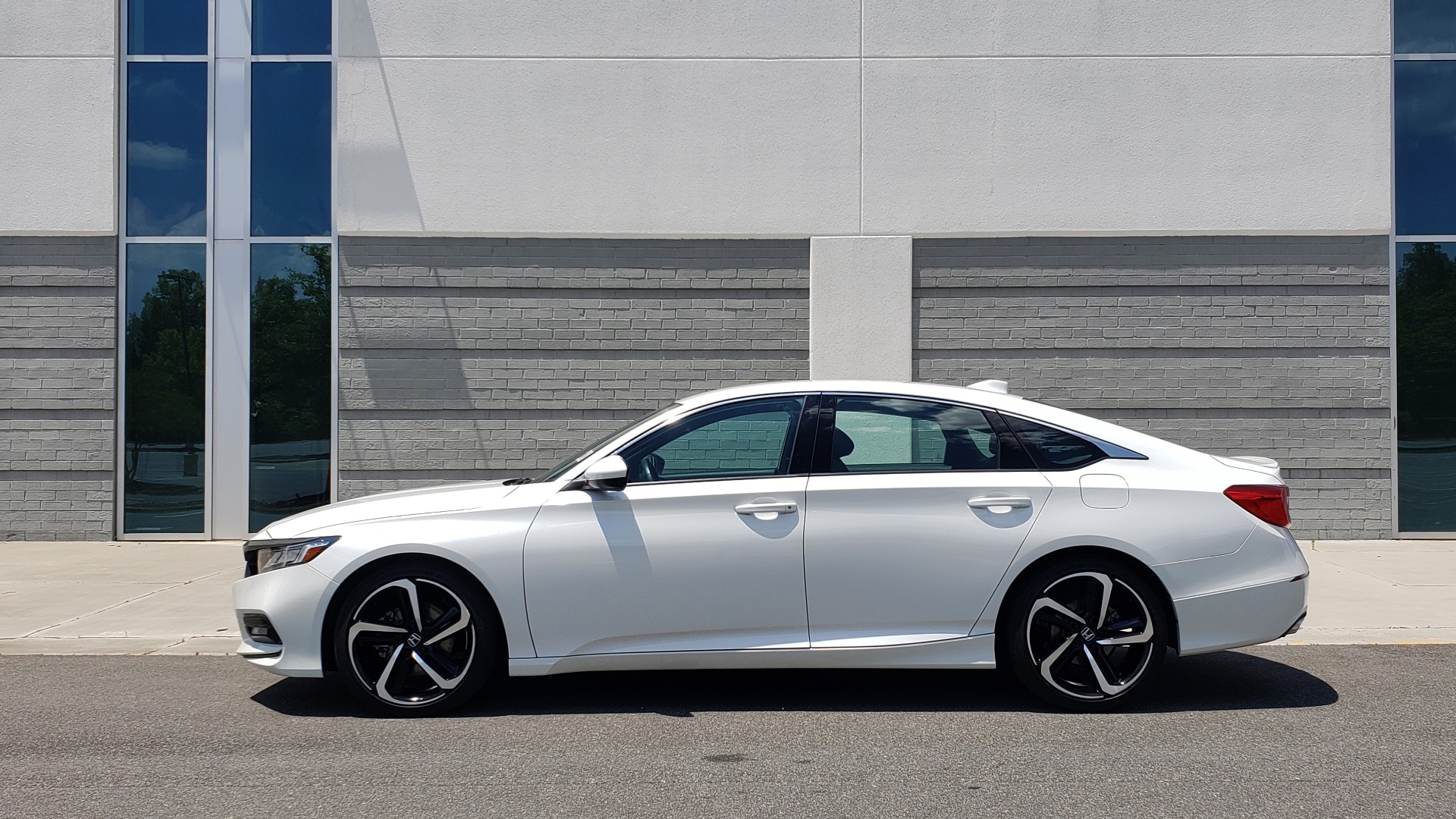 Used 2018 Honda ACCORD SEDAN SPORT 1.5T / CVT TRANS / FWD / 19IN WHEELS for sale Sold at Formula Imports in Charlotte NC 28227 5