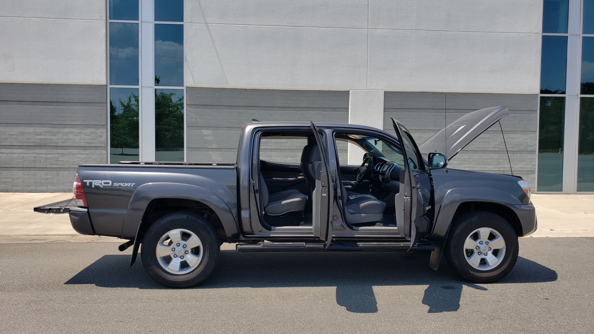 Used 2014 Toyota TACOMA PRERUNNER DOUBLECAB / TRD SPORT / V6 / 5-SPD AUTO / TOW PKG for sale Sold at Formula Imports in Charlotte NC 28227 10