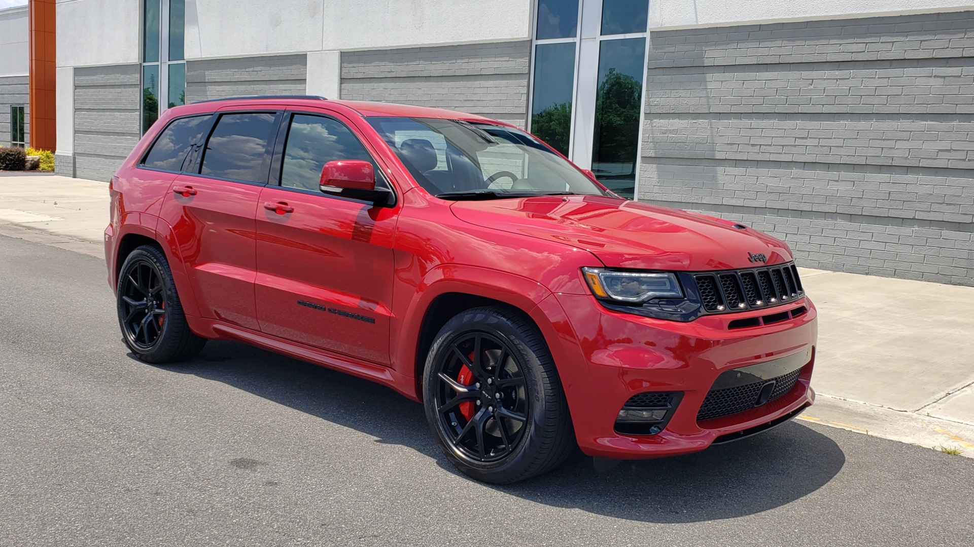 Used 2018 Jeep GRAND CHEROKEE SRT 4X4 / 6.4L HEMI (475HP) / NAV / SUNROOF / H/K SND / REARVIEW for sale Sold at Formula Imports in Charlotte NC 28227 14